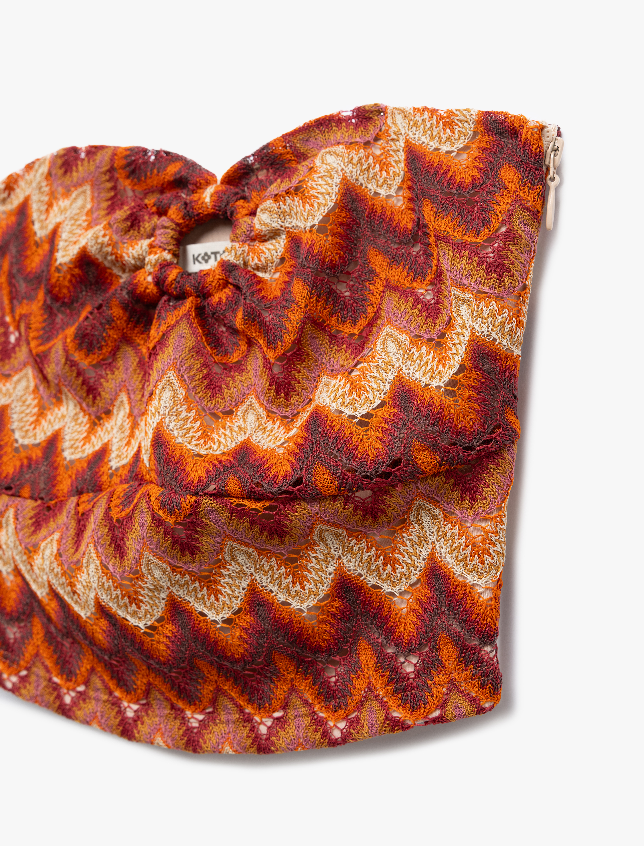   Desenli Aksesuarlı Kroşe Straplez Crop Üst