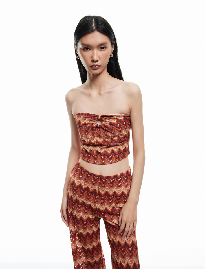  Desenli Aksesuarlı Kroşe Straplez Crop Üst