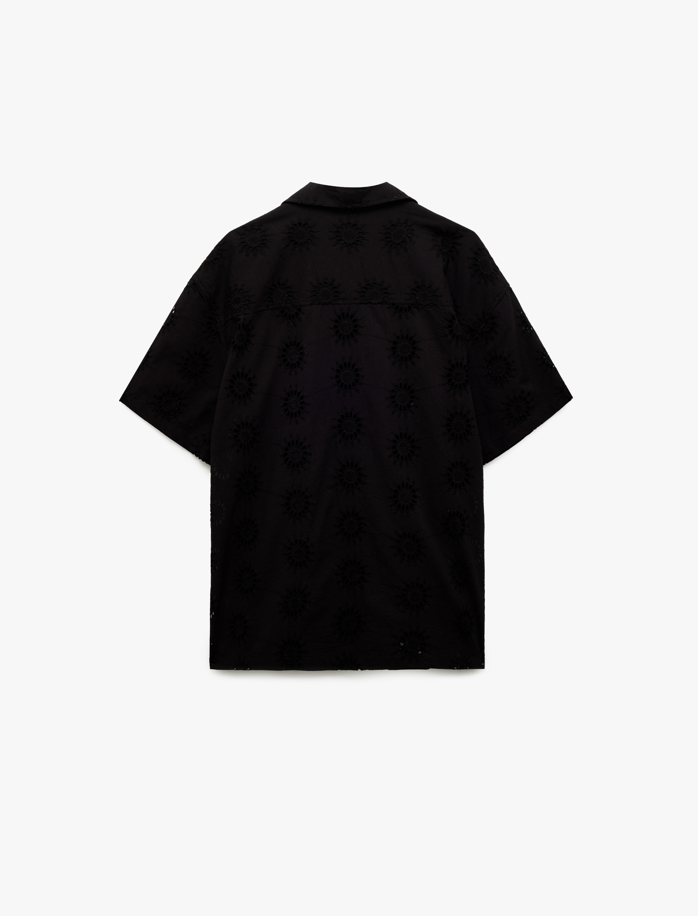   Regular Fit Pamuklu Devrik Yaka Brodeli Kısa Kollu Gömlek