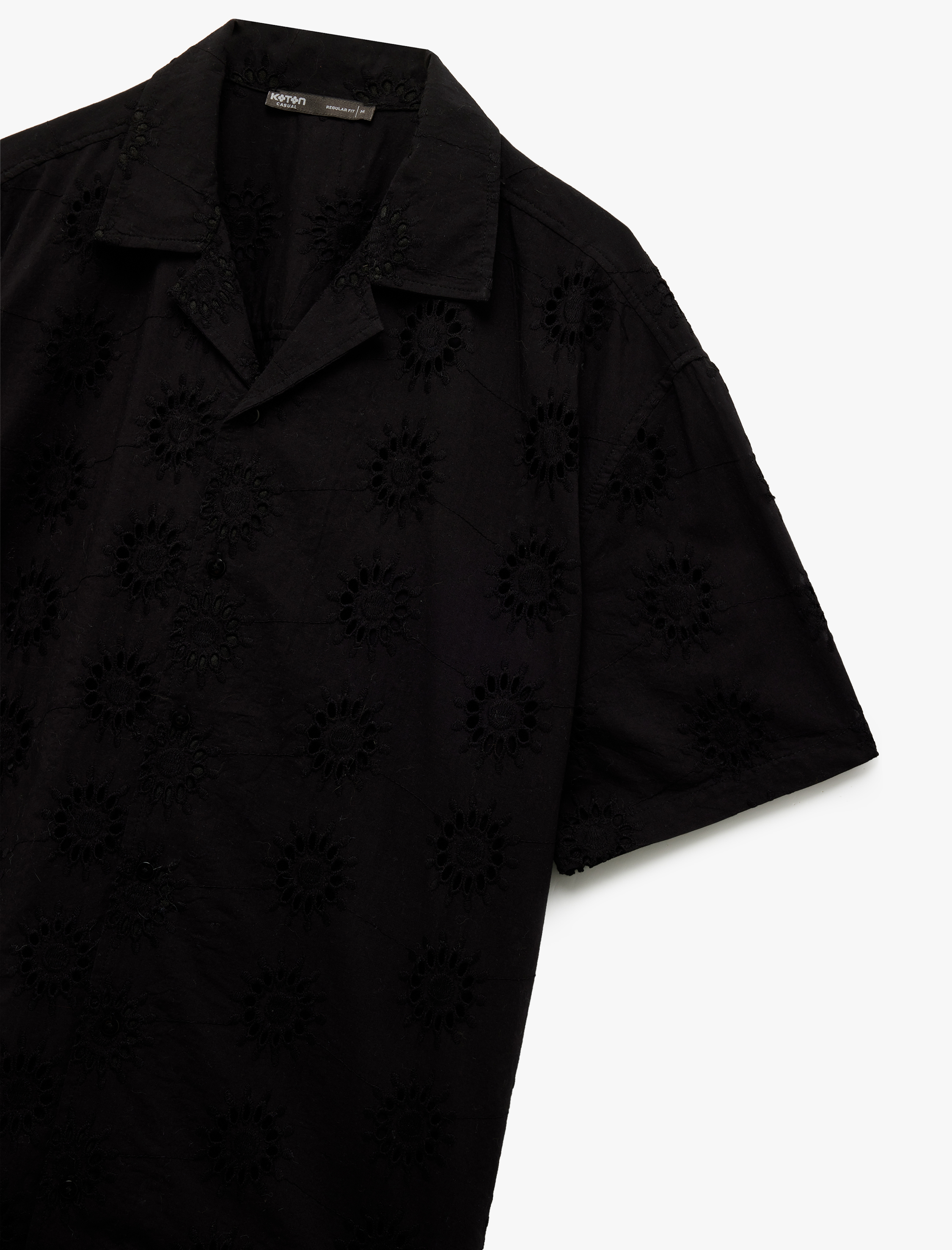   Regular Fit Pamuklu Devrik Yaka Brodeli Kısa Kollu Gömlek