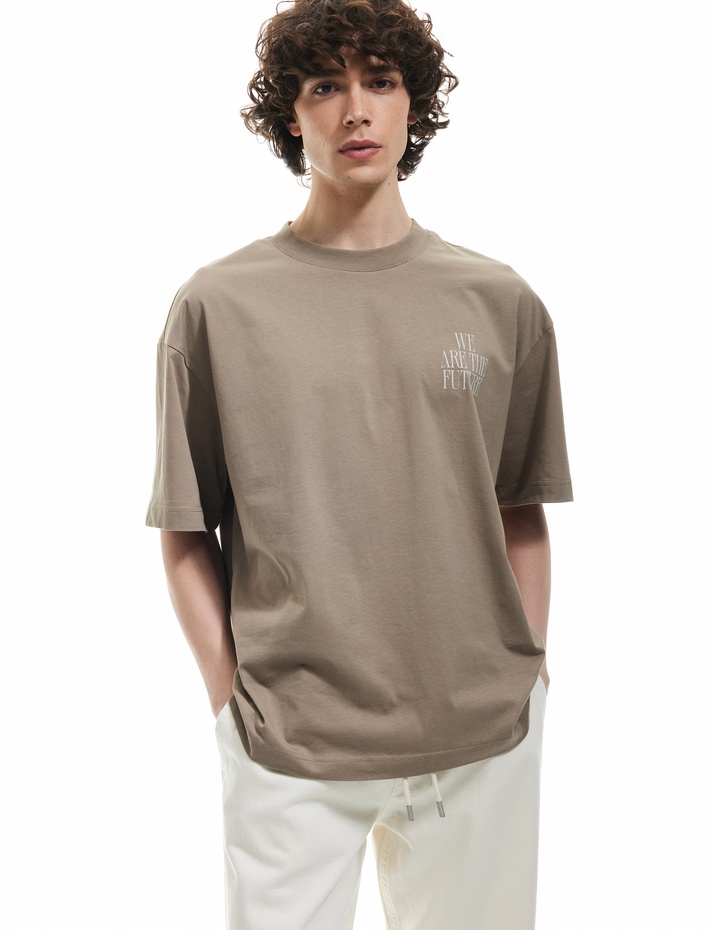  Bisiklet Yaka Arkası Baskılı Kısa Kollu Pamuklu Oversize Tişört