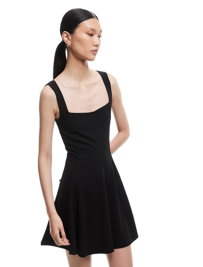  Krep Scuba Kumaş Kolsuz Kare Yaka Mini Elbise