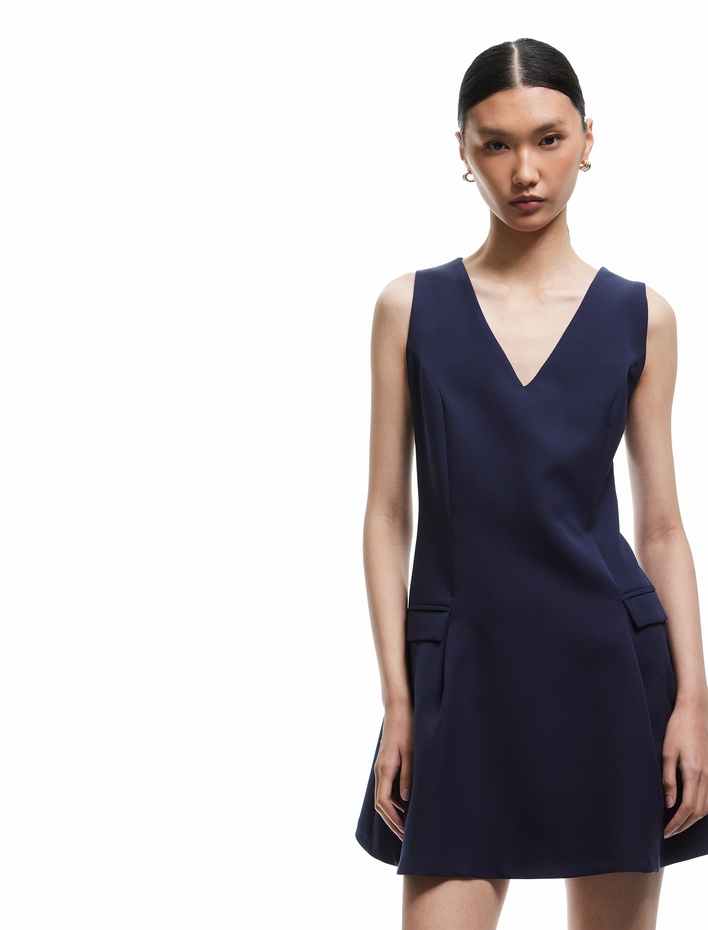  Astarlı Cepli Kolsuz V Yaka Mini Elbise