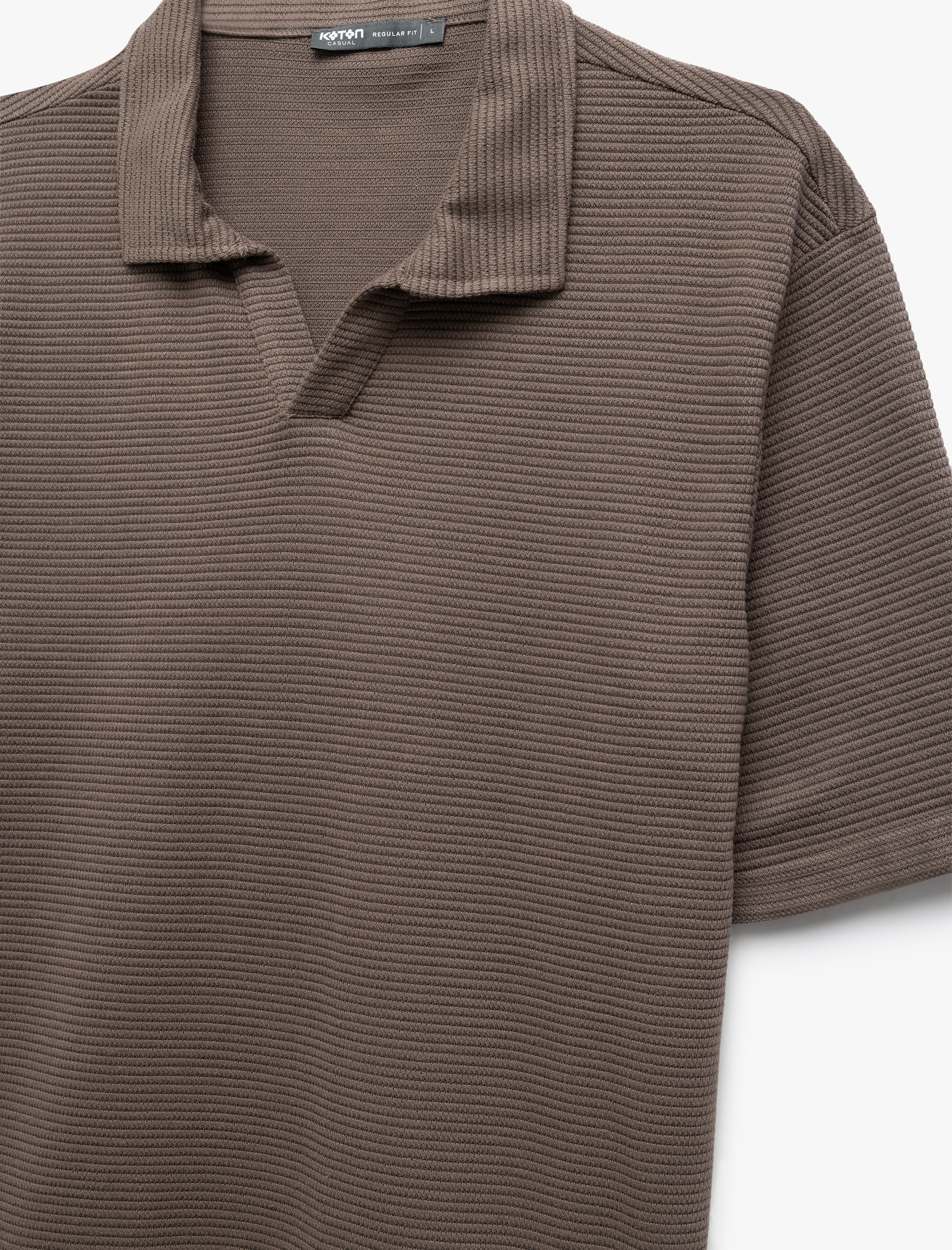   Pamuklu Regular Fit Dokulu Kısa Kollu V Yaka Polo Tişört