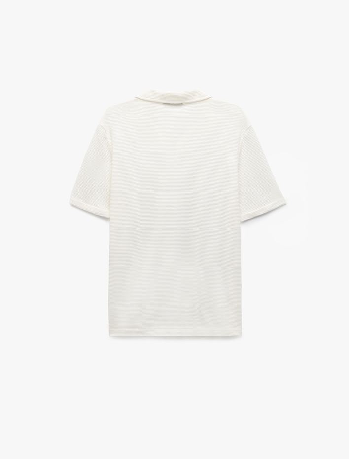  Pamuklu Regular Fit Dokulu Kısa Kollu V Yaka Polo Tişört