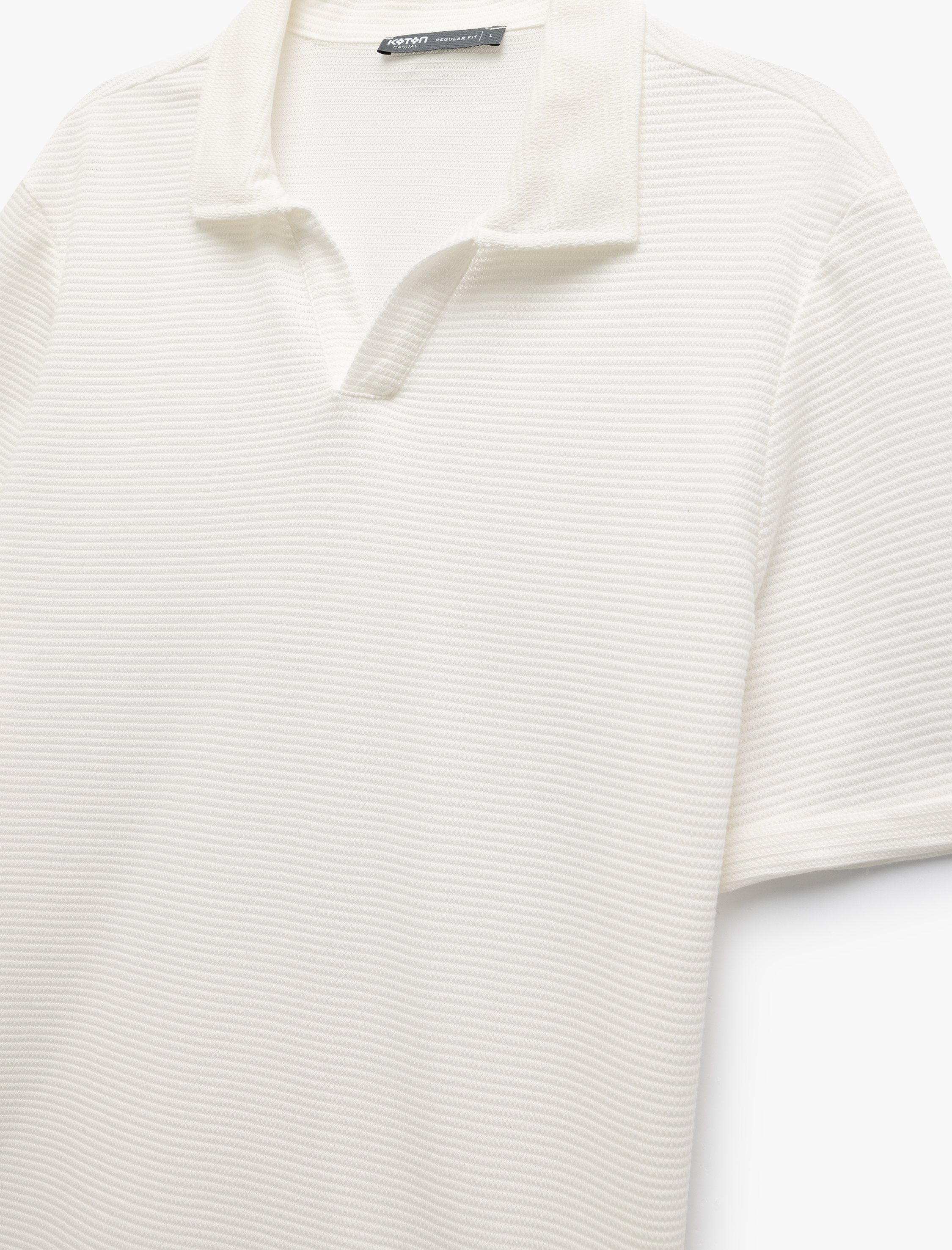   Pamuklu Regular Fit Dokulu Kısa Kollu V Yaka Polo Tişört