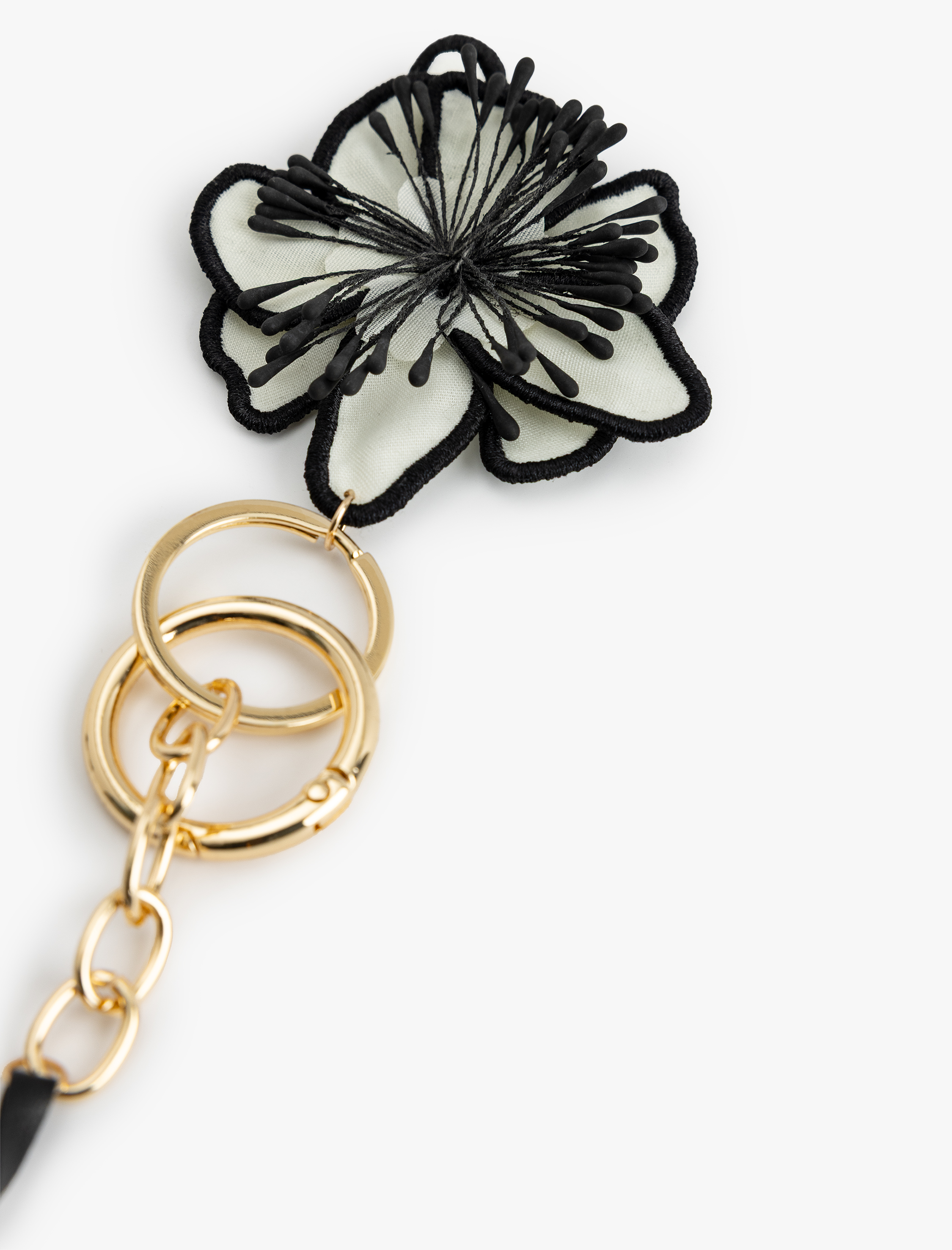 Kadın Çiçek Motifli Püskül Detaylı Anahtarlık
