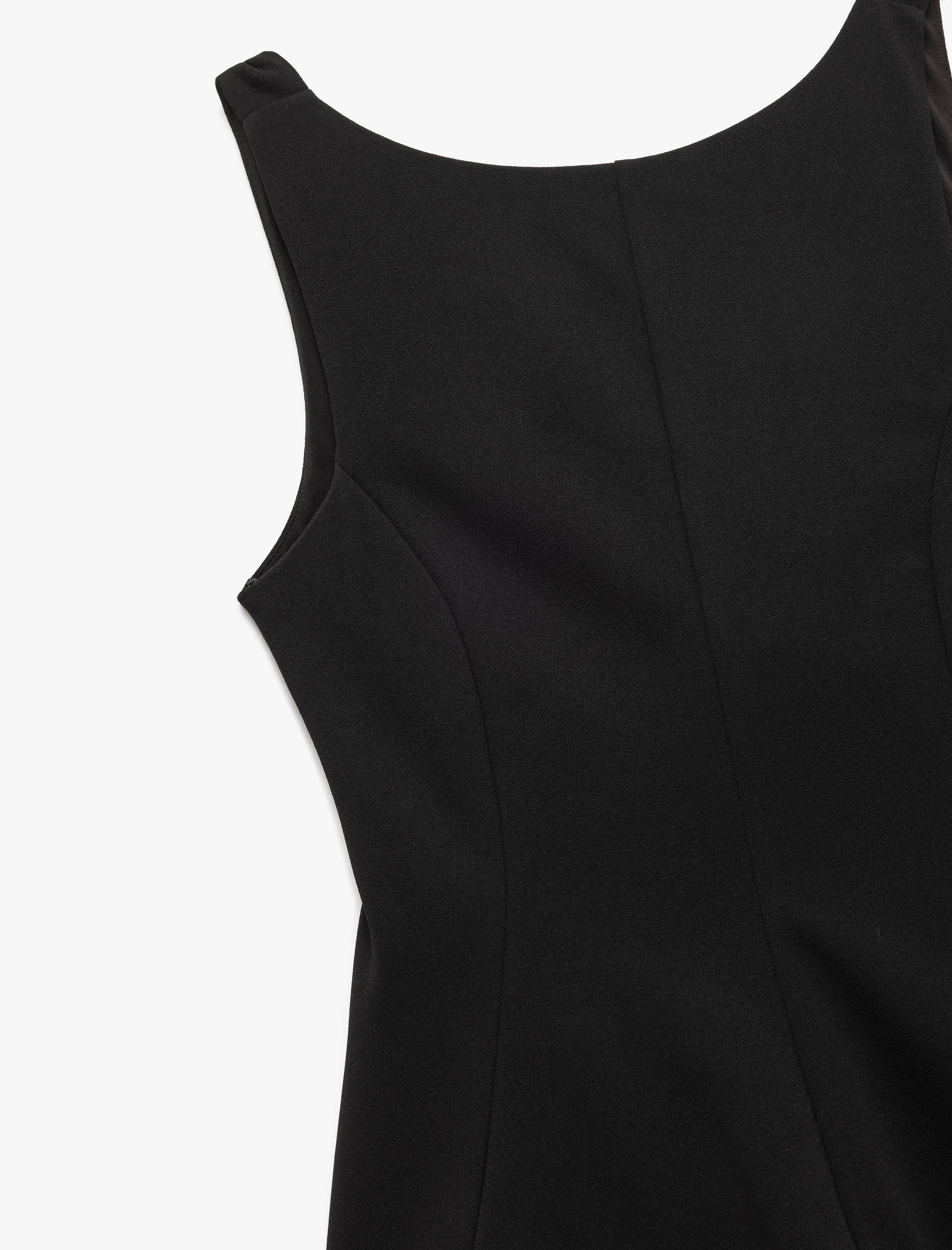   Sırt Dekolteli Fiyonk Detaylı Kolsuz Bluz