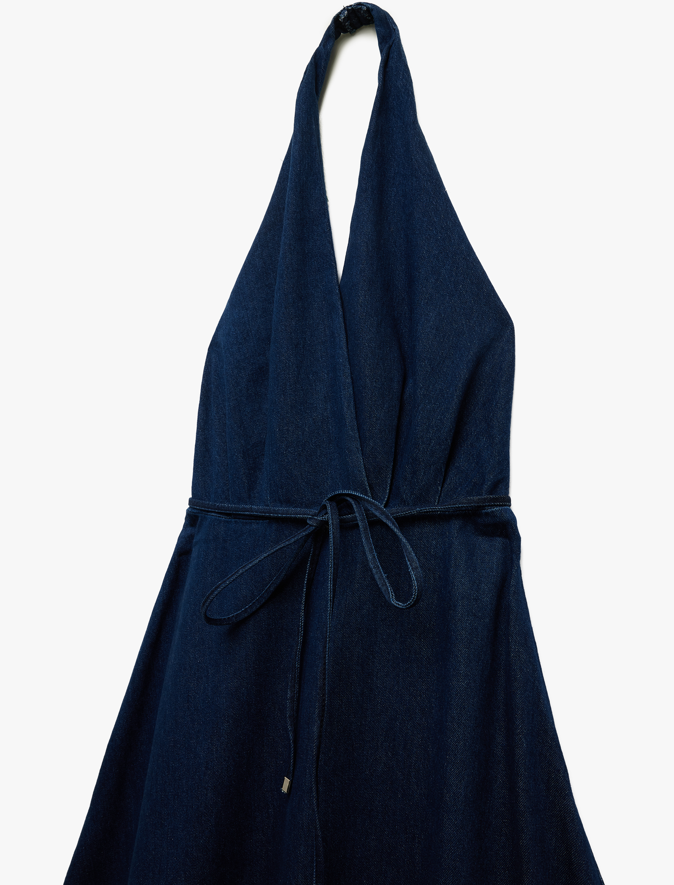   Kruvaze Yaka Kemer Detaylı Sırtı Açık Volanlı Uzun Denim Elbise