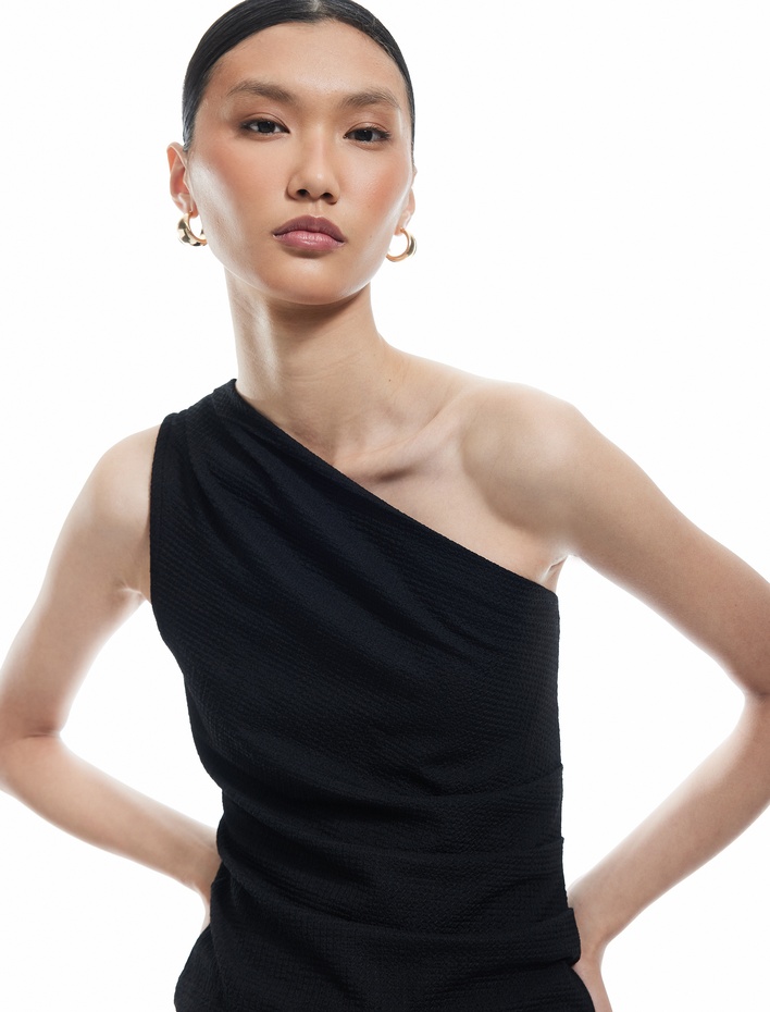  Asimetrik Drape Detaylı Tek Omuz Bluz