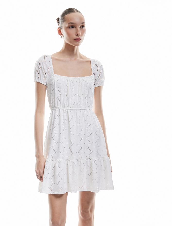  Sırt Detaylı Katlı Kısa Kollu Kare Yaka Mini Fisto Elbise