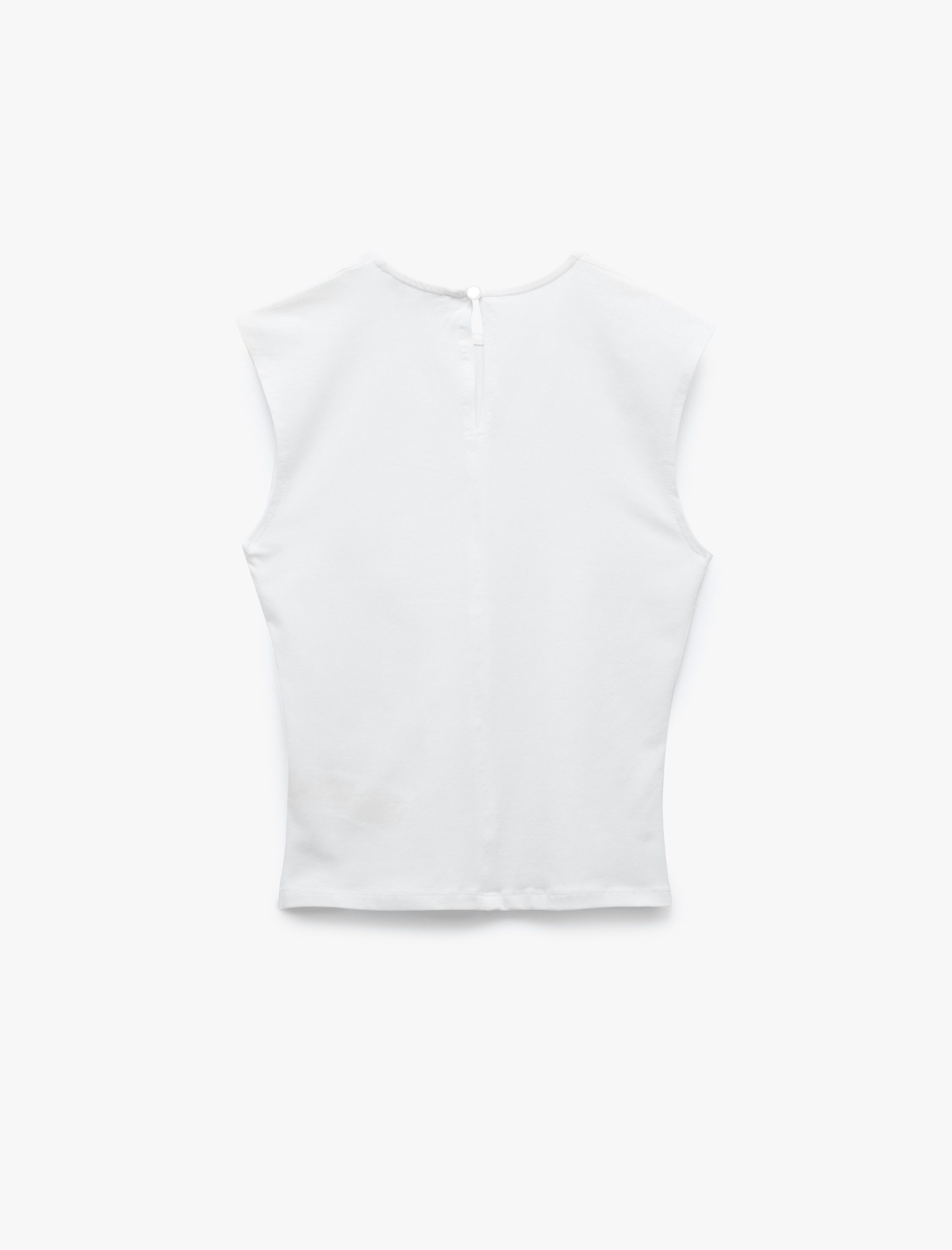   Koton X Sima Tarkan - Pamuklu Slim Fit Arkadan Kapama Detaylı Sıfır Kol Tişört