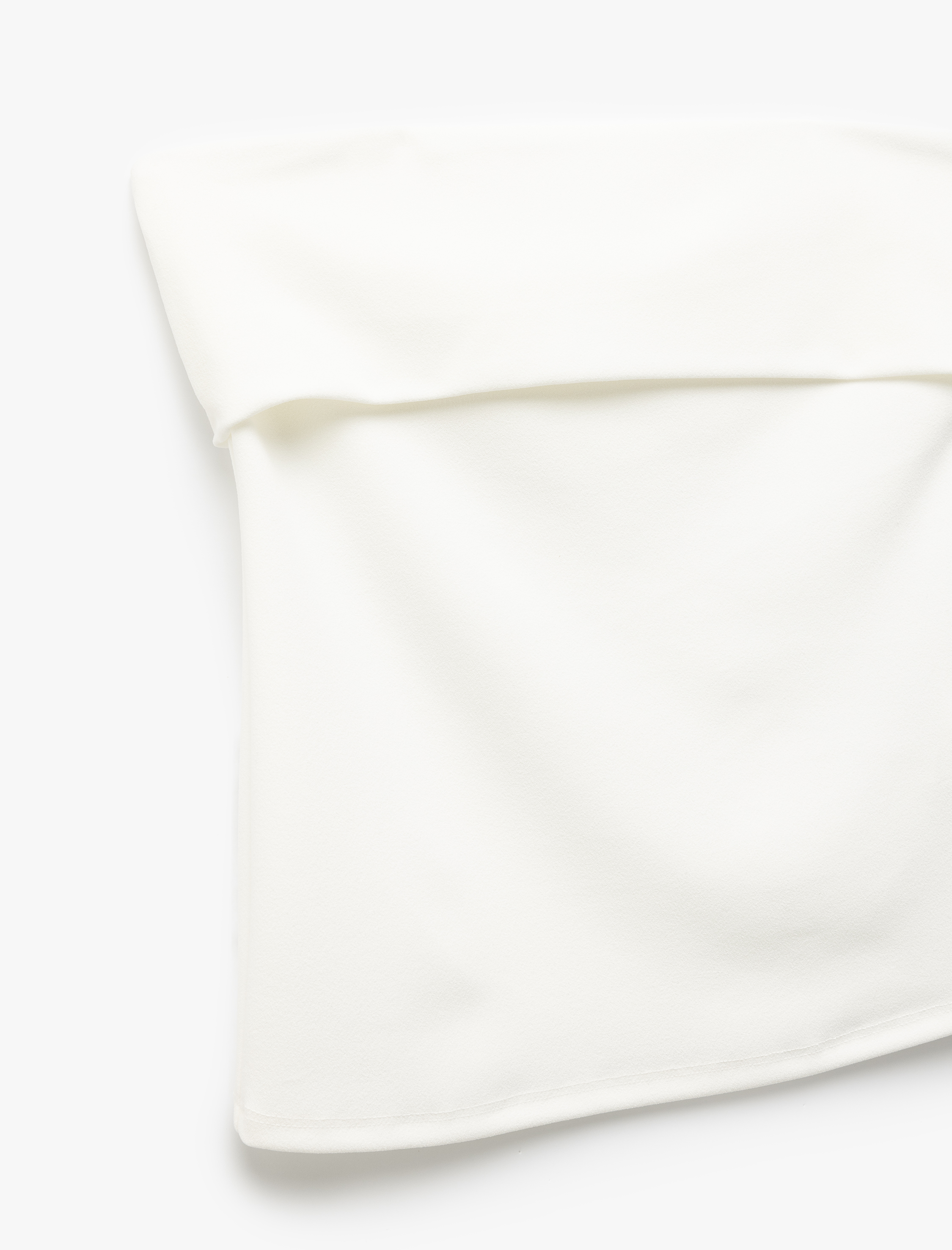   Dar Kesim Straplez Krep Üst