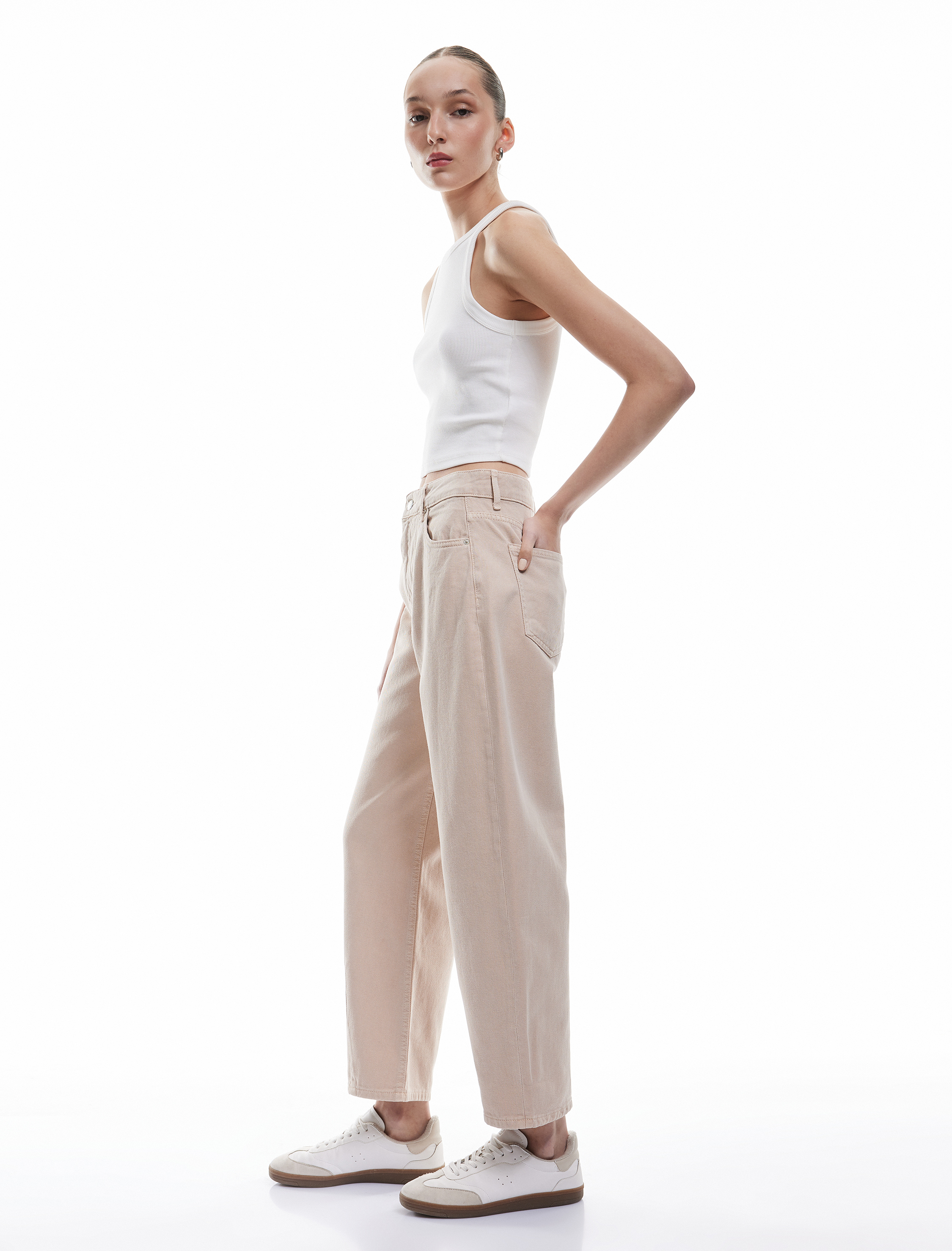   Rahat Kesim Normal Bel Düğmeli Pamuklu Barrel Jean Pantolon