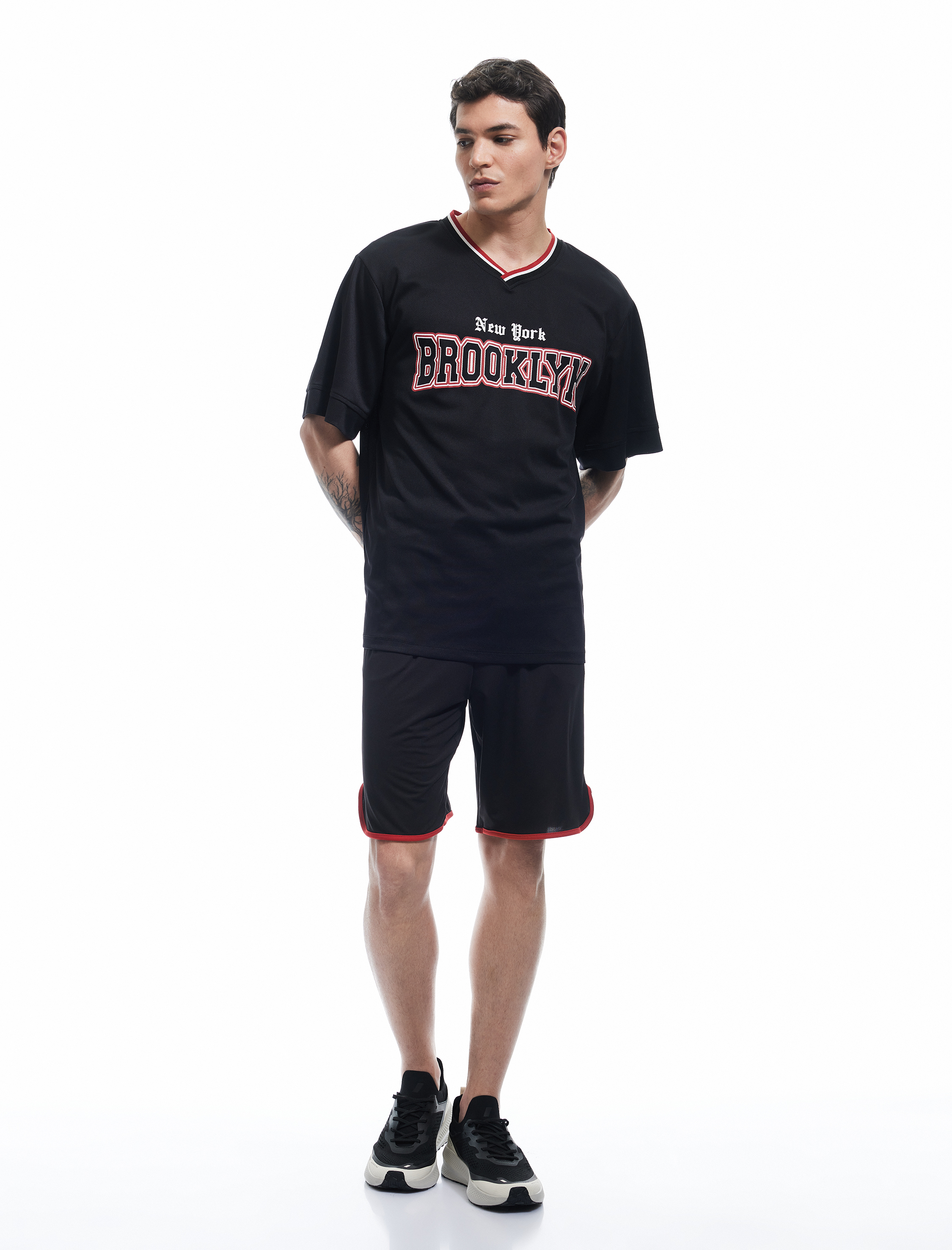   V Yaka Kısa Kollu Kolej Baskılı Spor Tişört