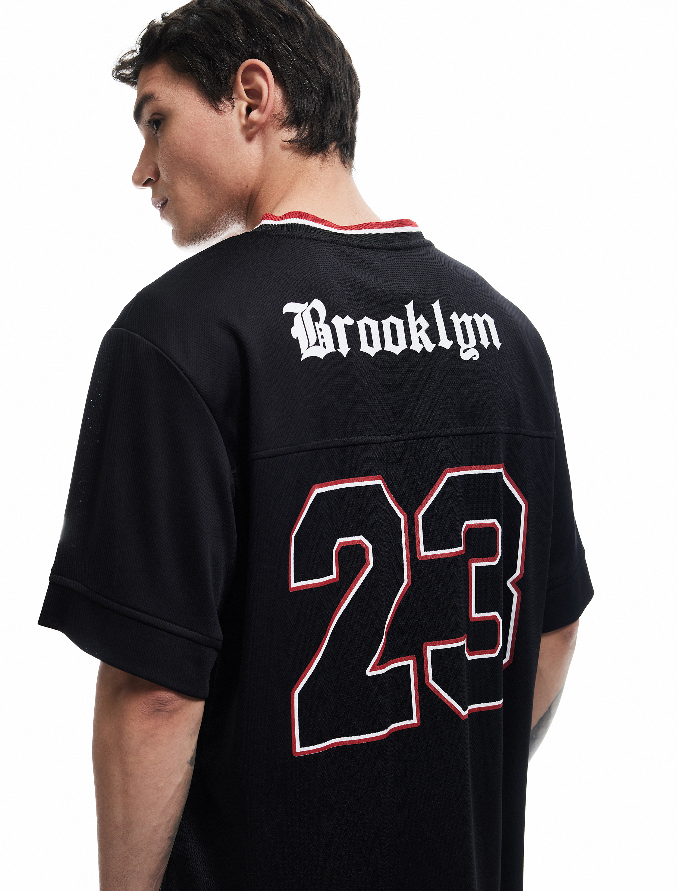   V Yaka Kısa Kollu Kolej Baskılı Spor Tişört