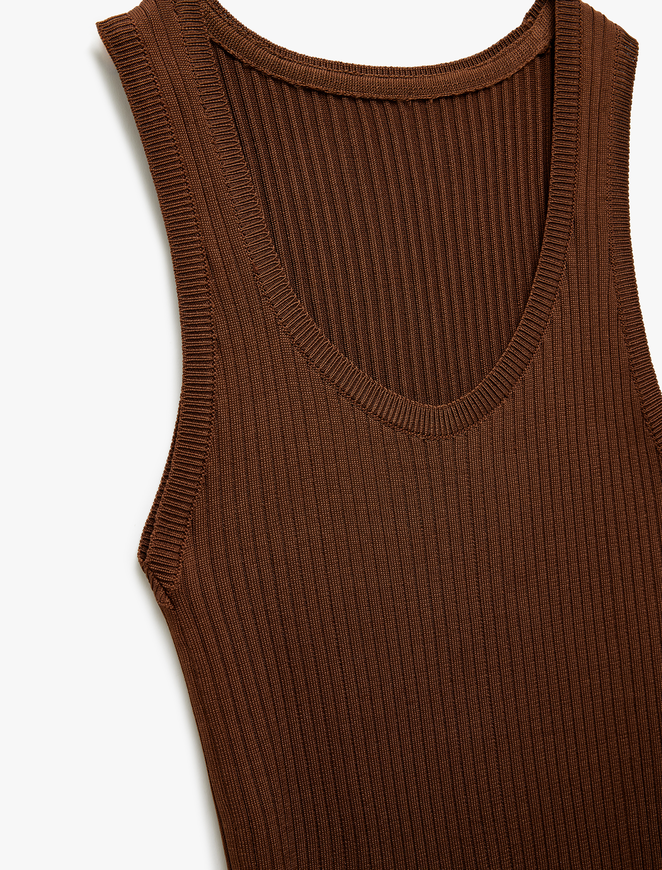 Derin Yuvarlak Yaka Kolsuz Triko Atlet