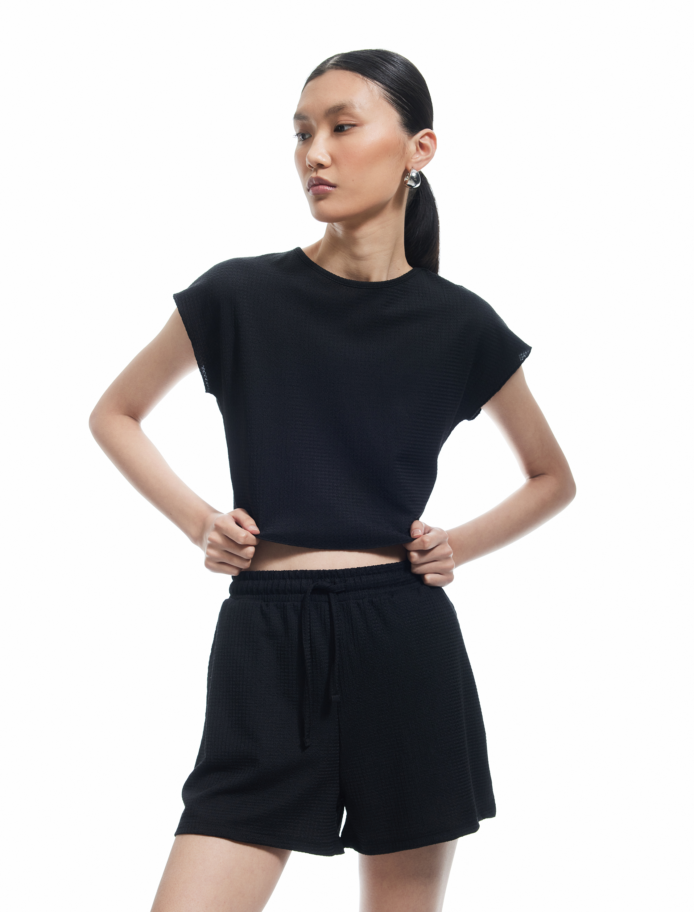   Dokulu Kap Kol Bisiklet Yaka Crop Tişört