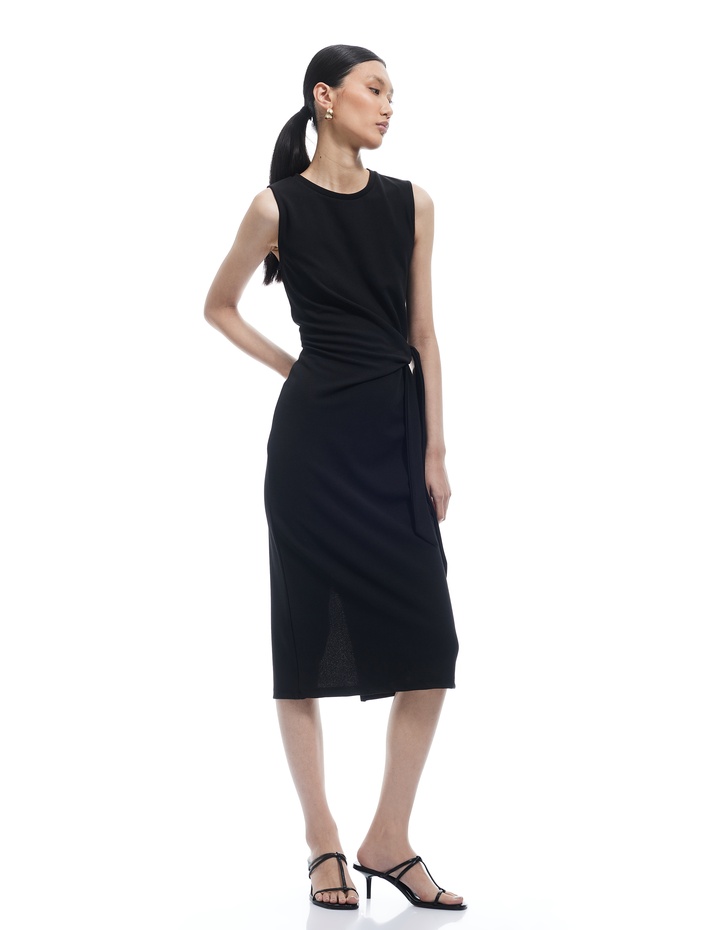  Krep Scuba Kumaş Kolsuz Yuvarlak Yaka Yandan Bağlamalı Elbise