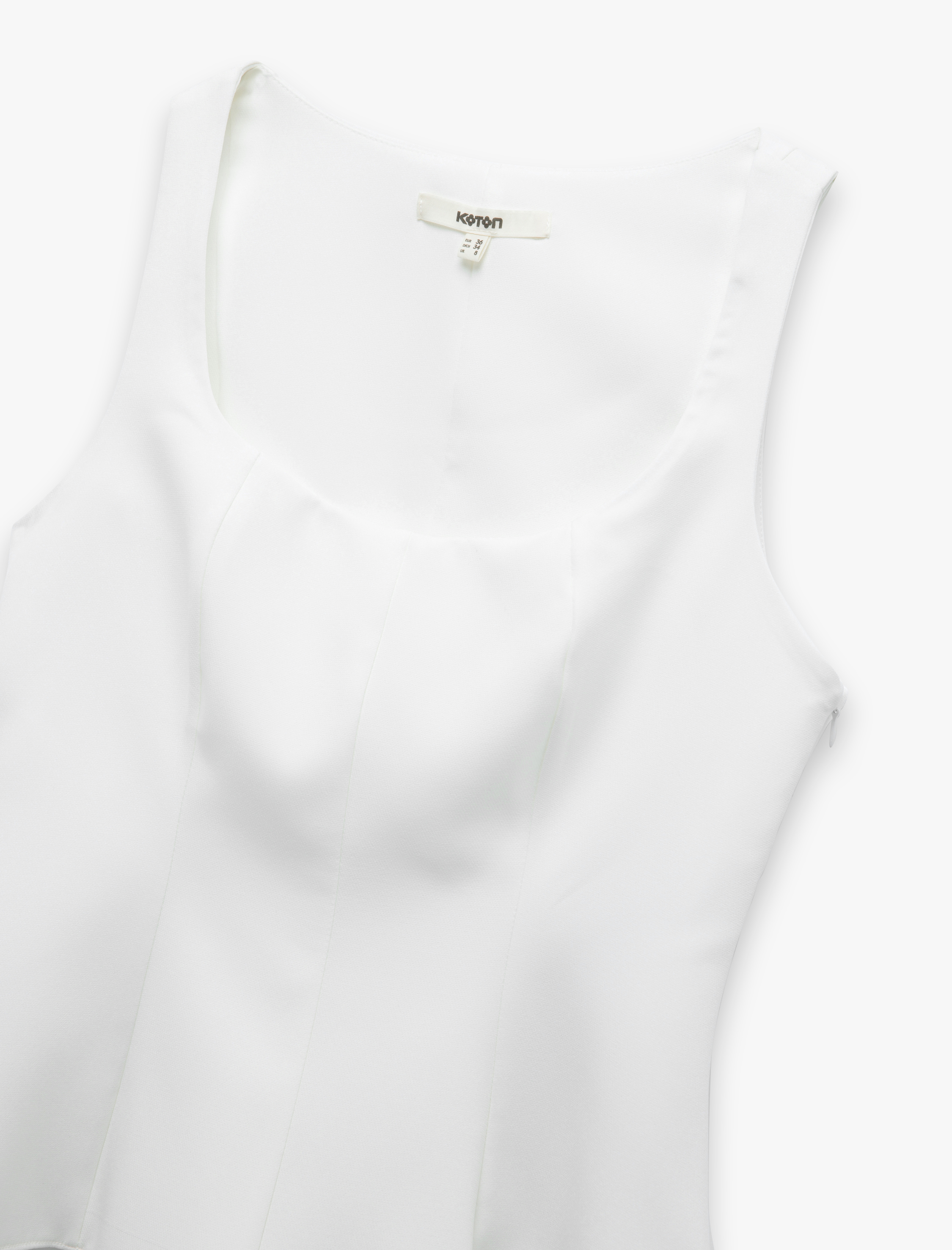   Volümlü Kolsuz Kare Yaka Bluz