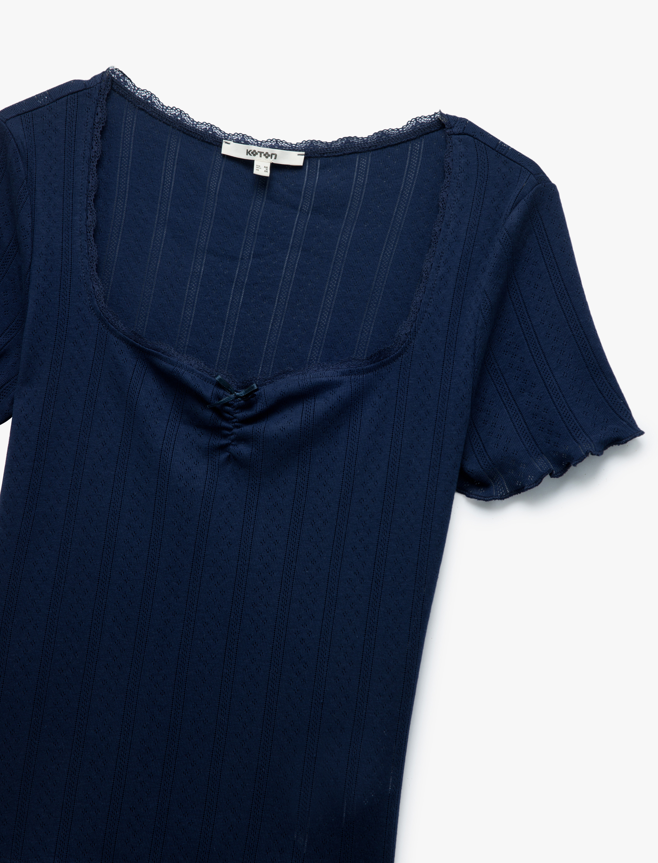   Pamuklu Büzgülü Slim Fit Kısa Kollu Kare Yaka Tişört