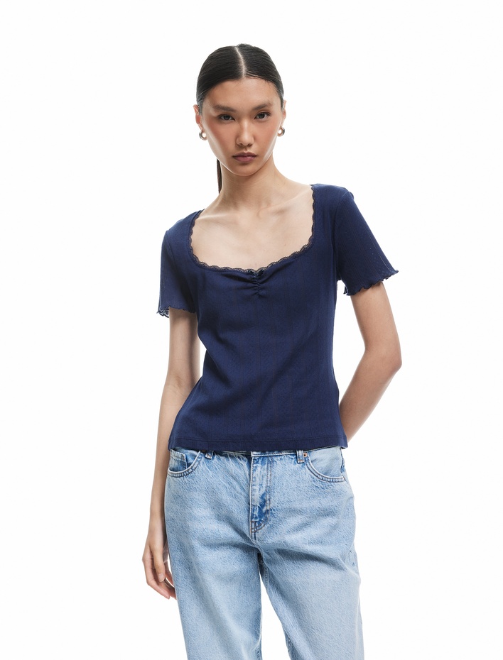  Pamuklu Büzgülü Slim Fit Kısa Kollu Kare Yaka Tişört