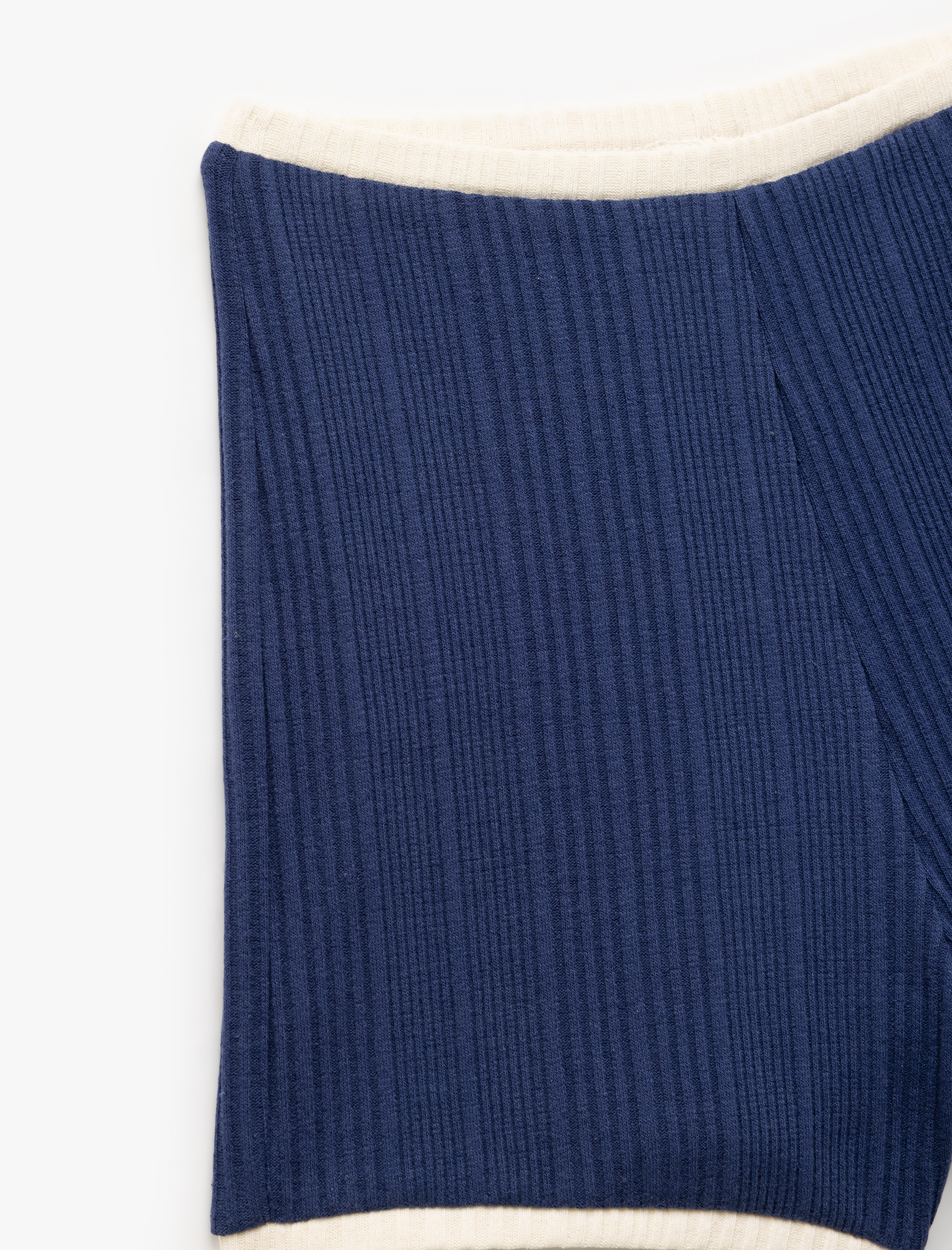   Kaşkorse Biyeli Dar Kesim Katlamalı Paça Mini Şort