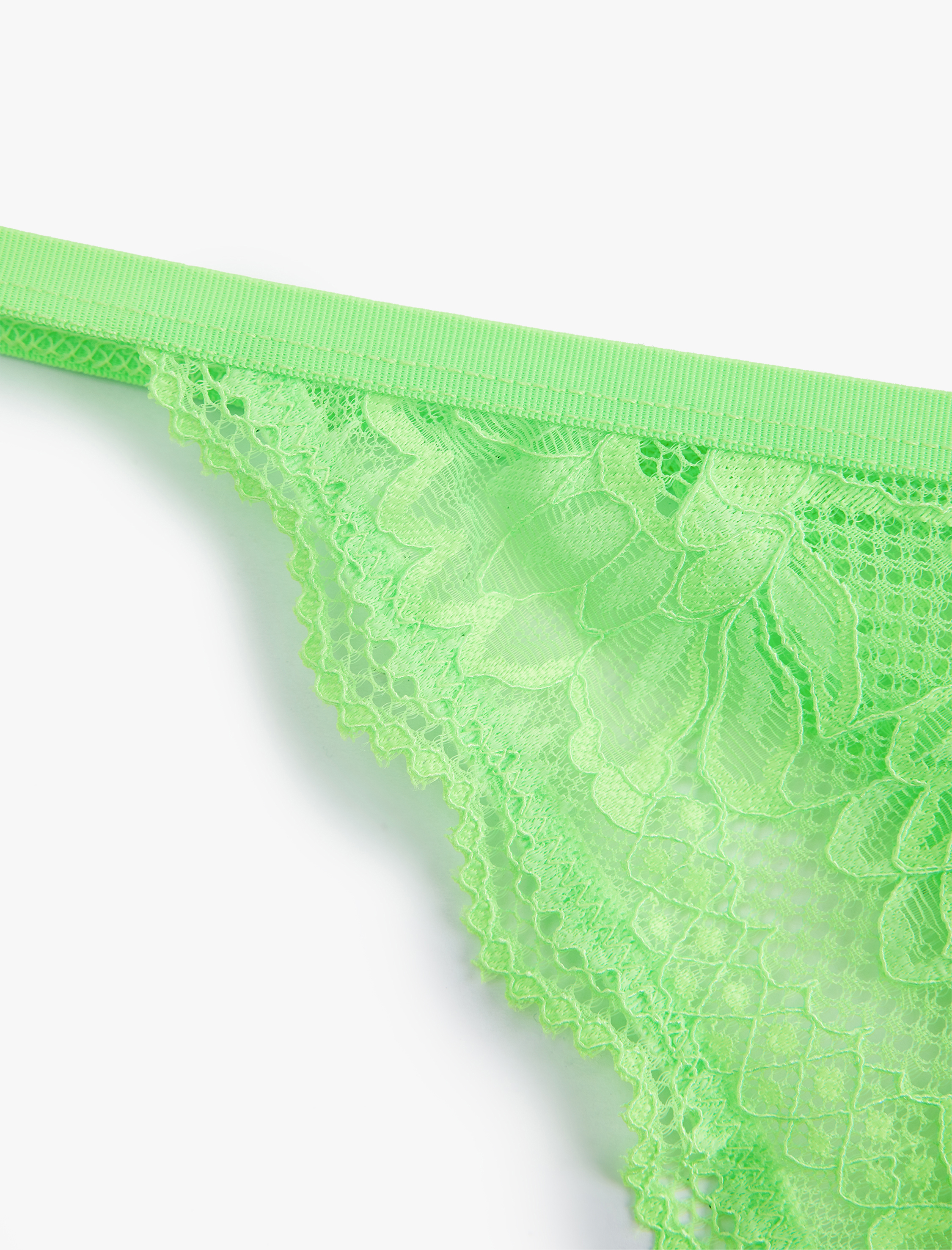   Yanları İpli Dantelli String Külot