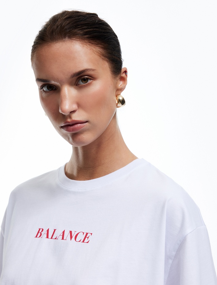  Pamuklu Bisiklet Yaka Kısa Kollu Arkası Baskılı Oversize Tişört