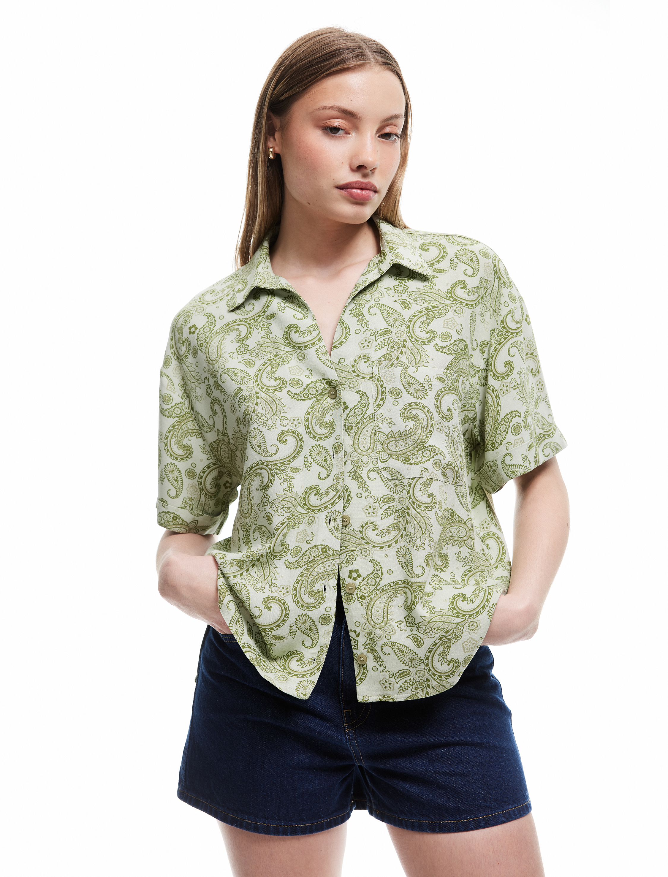   Cep Detaylı Düğmeli Klasik Yaka Kısa Kollu Viskon Gömlek