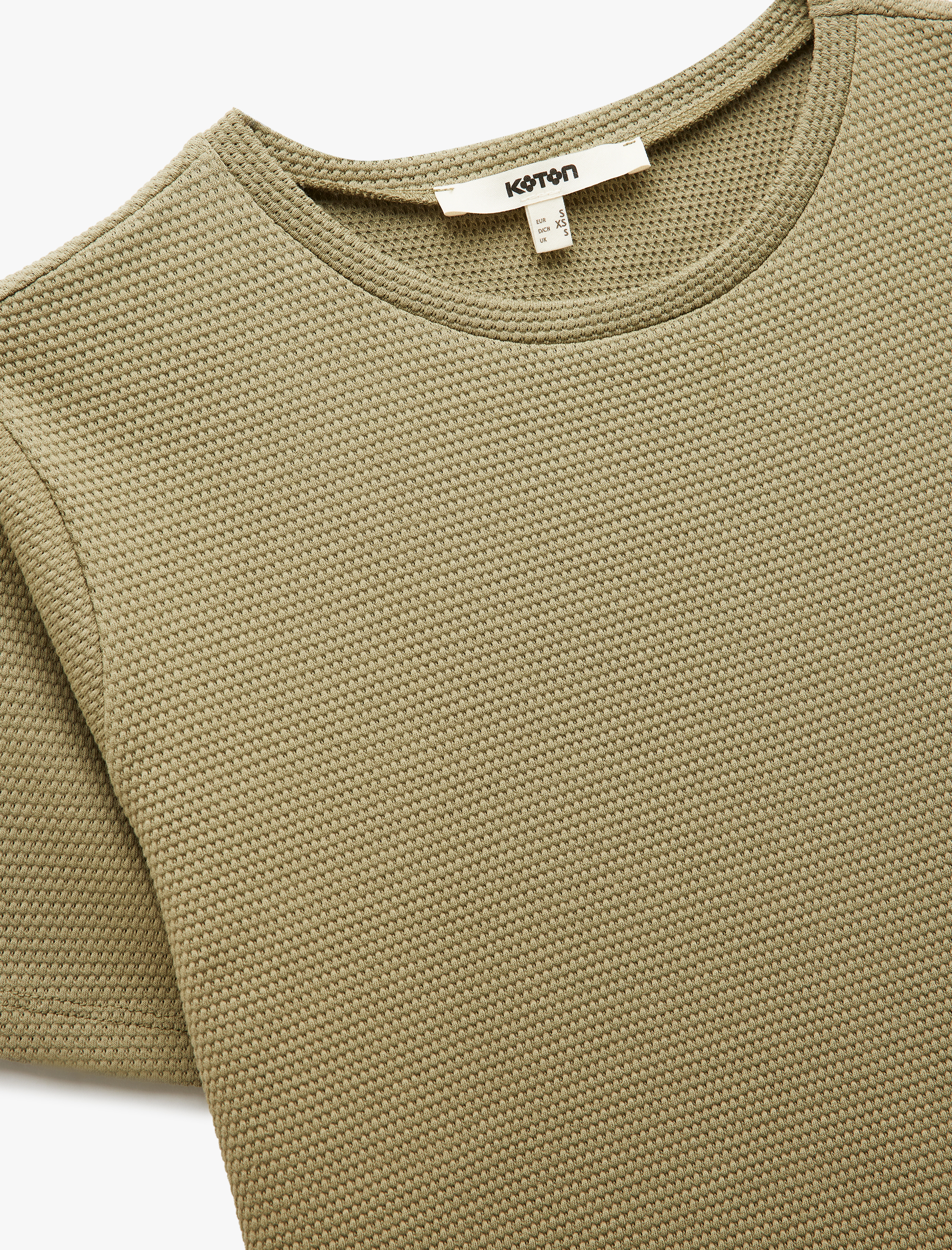   Pamuklu Kısa Kollu Bisiklet Yaka Dokulu Tişört