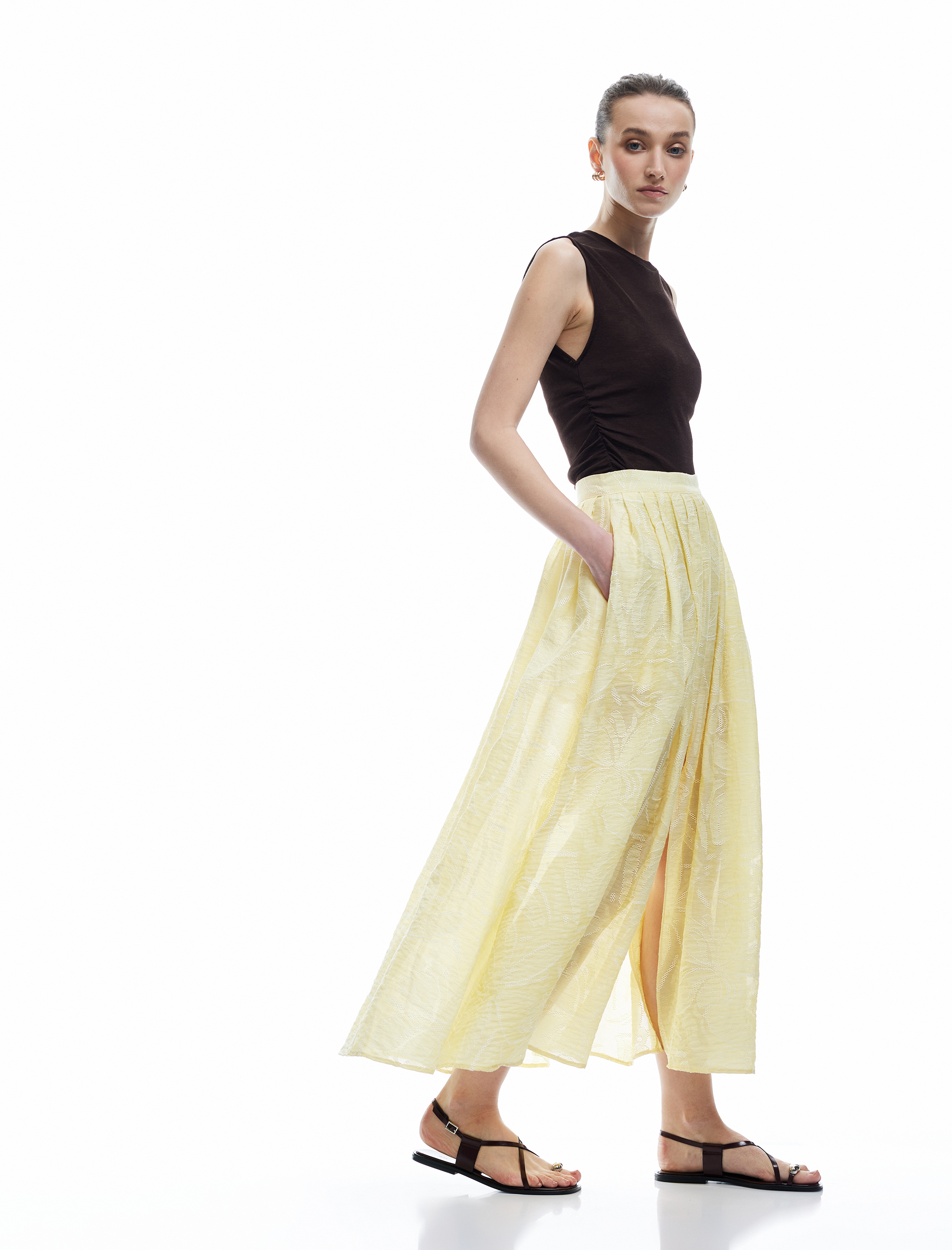   Astarlı Yırtmaçlı Viskon Karışımlı Dokulu Pileli Çiçekli Uzun Kloş Etek