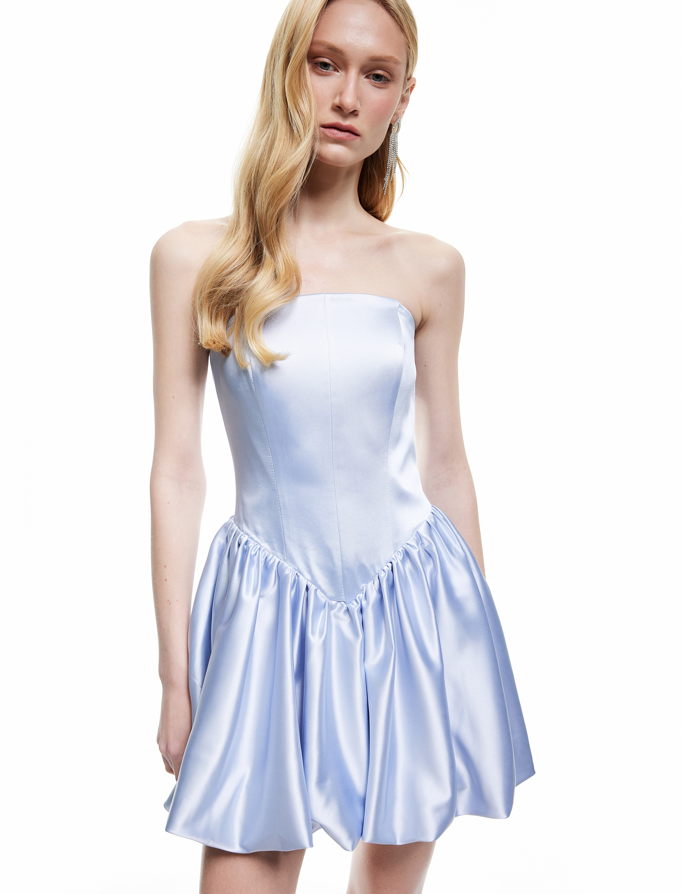   Straplez Yaka Kolsuz Saten Mini Balon Elbise