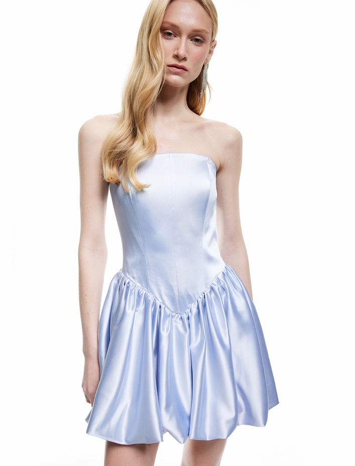  Straplez Yaka Kolsuz Saten Mini Balon Elbise