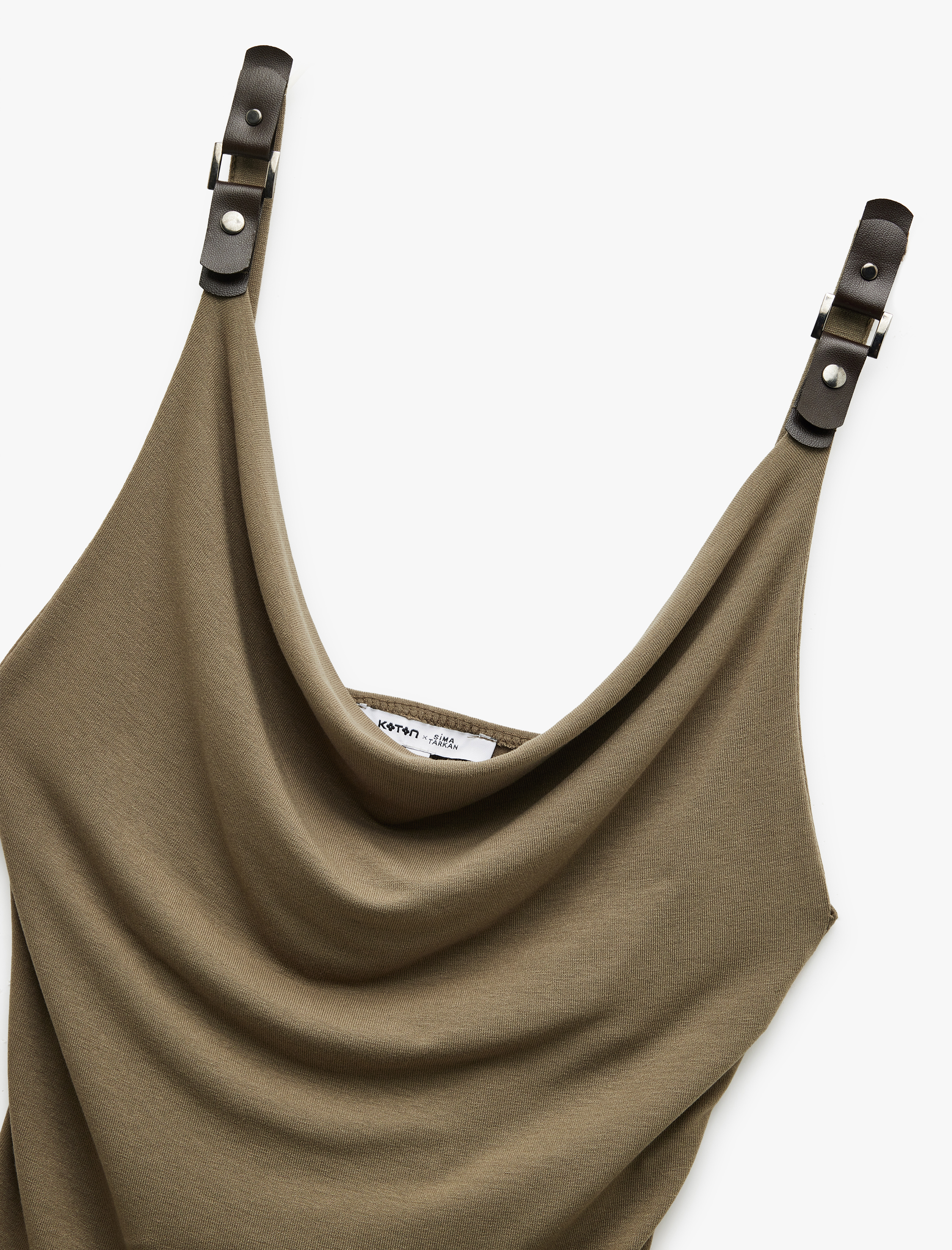   Koton X Sima Tarkan - Aksesuar Detaylı Degaje Yaka Askılı Bluz