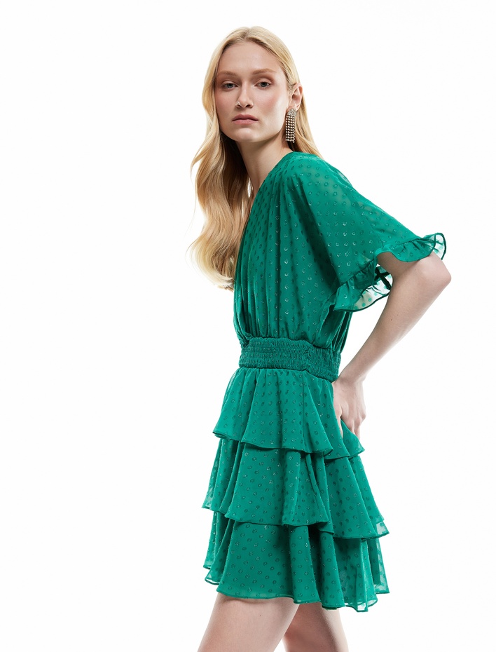  Katlı Volanlı Kruvaze Yaka Puantiyeli Gipeli Mini Elbise