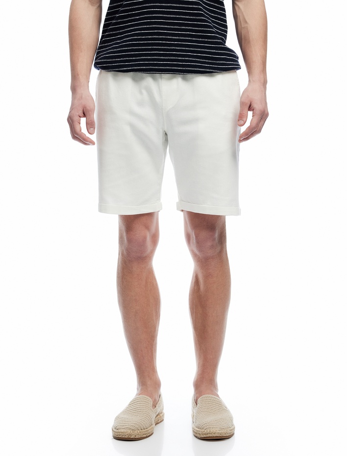  Pamuklu Cep Detaylı Bermuda Beli Bağcıklı Şort