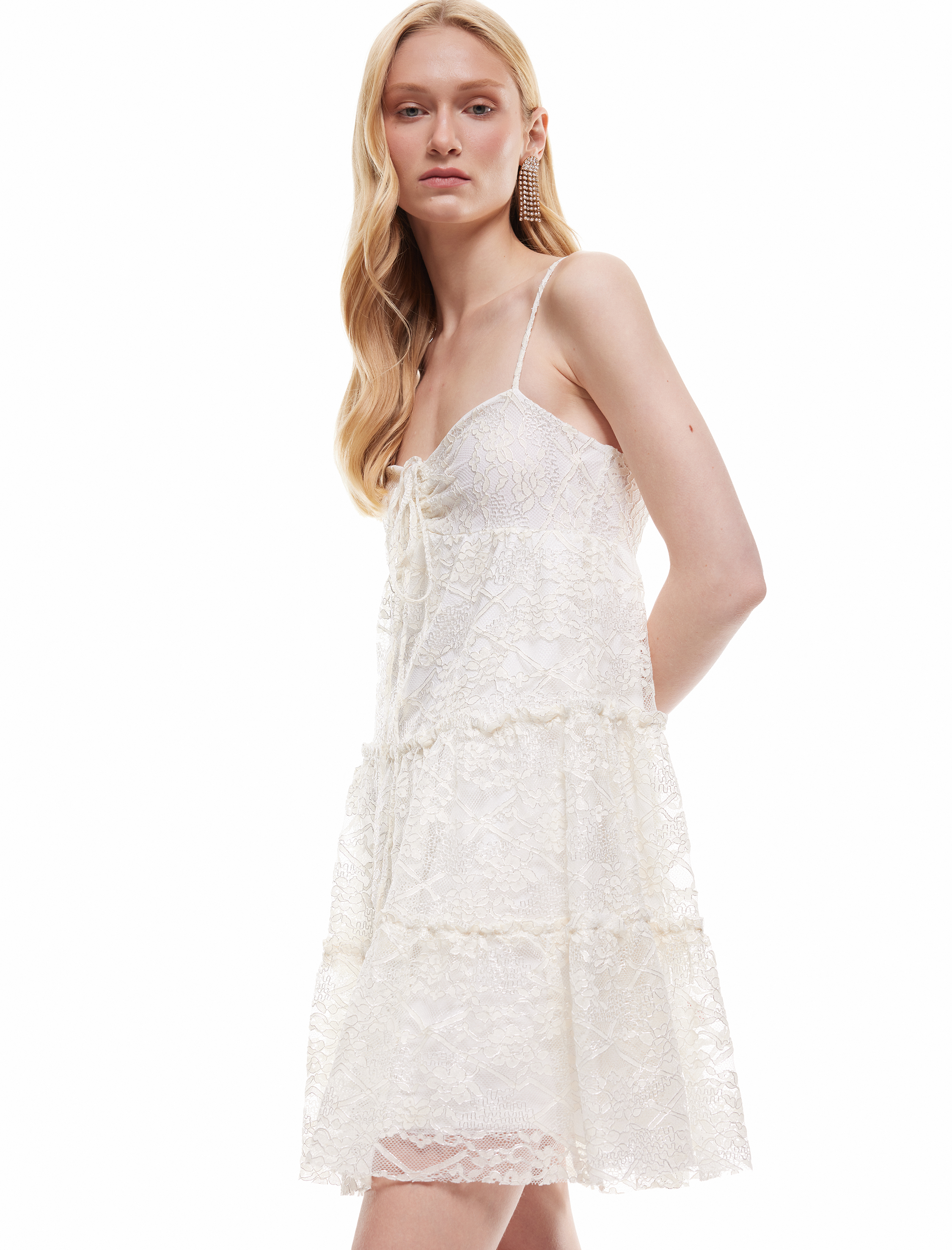   İp Askılı Dantel Detaylı Büzgülü Bağcıklı Volanlı Katlı Mini Elbise