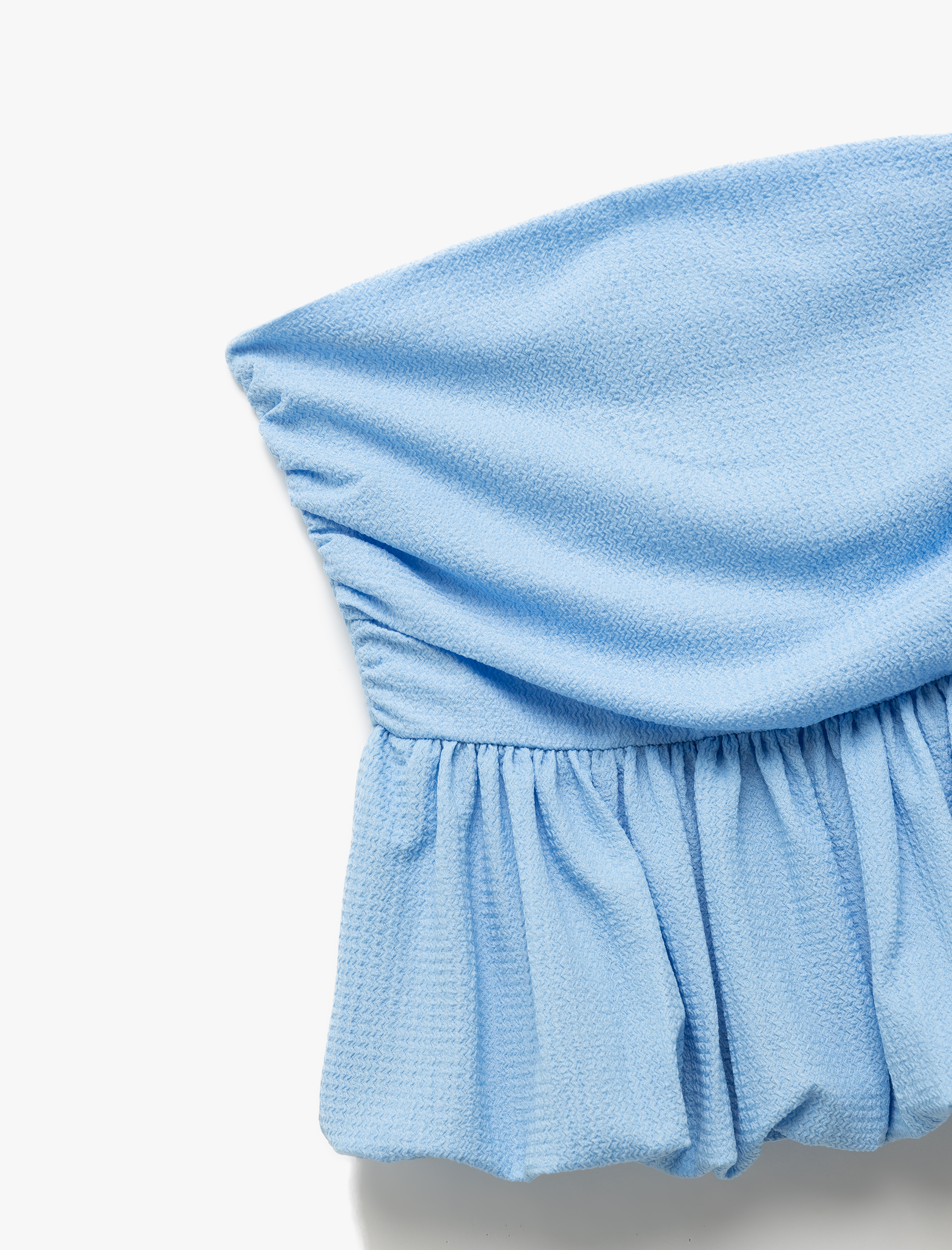   Büzgülü Balon Etek Ucu Detaylı Straplez Crop Bluz