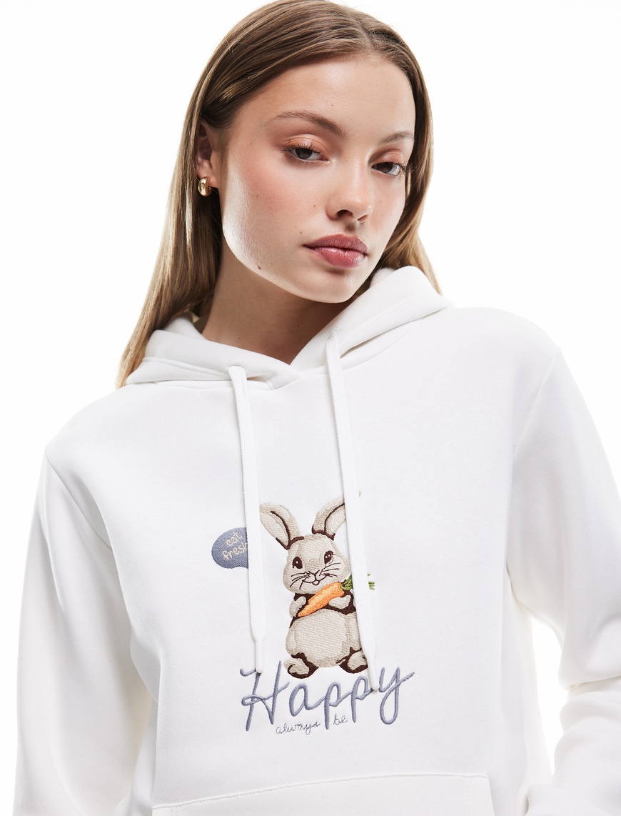   Üç İplik Şardonlu Nakış Detaylı Kanguru Cepli Kapüşonlu Sweatshirt