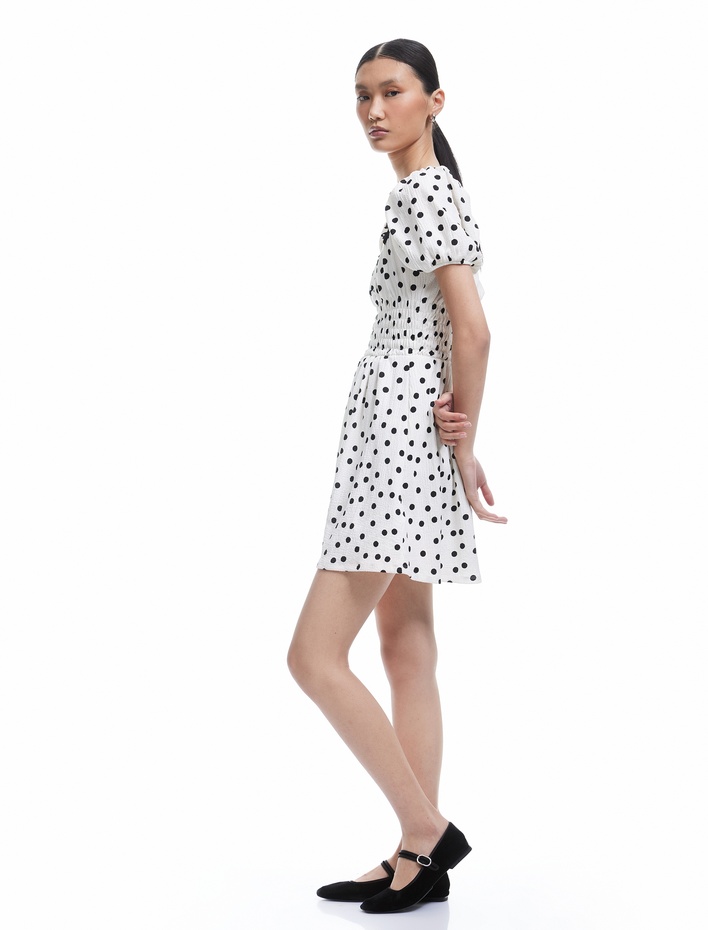  Bürümcük Kumaş Gipeli Kısa Balon Kollu Puantiye Desenli Mini Elbise