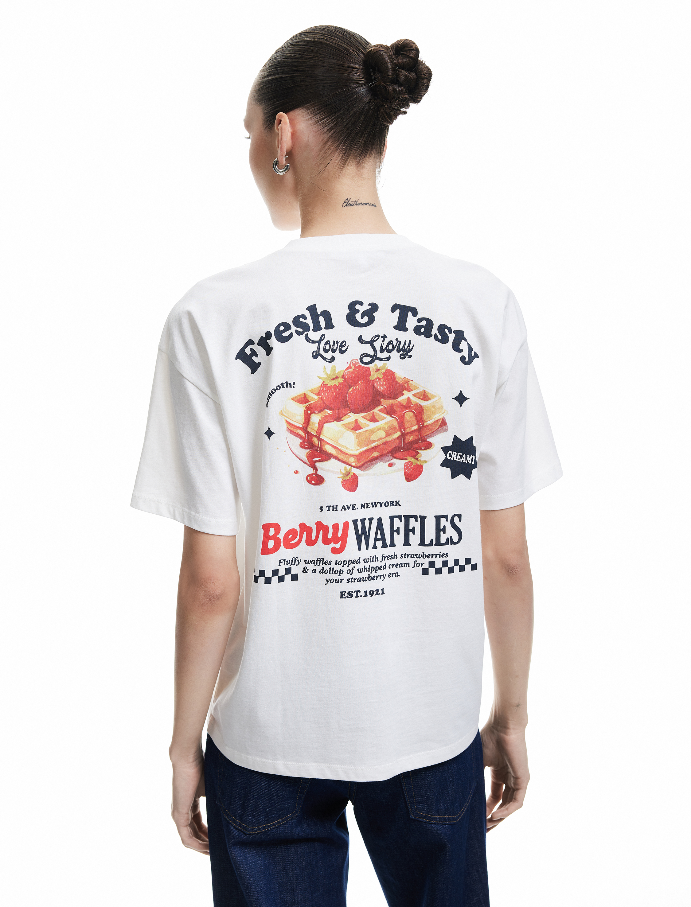   Kısa Kollu Bisiklet Yaka Pamuklu Arkası Çilek Baskılı Oversize Tişört