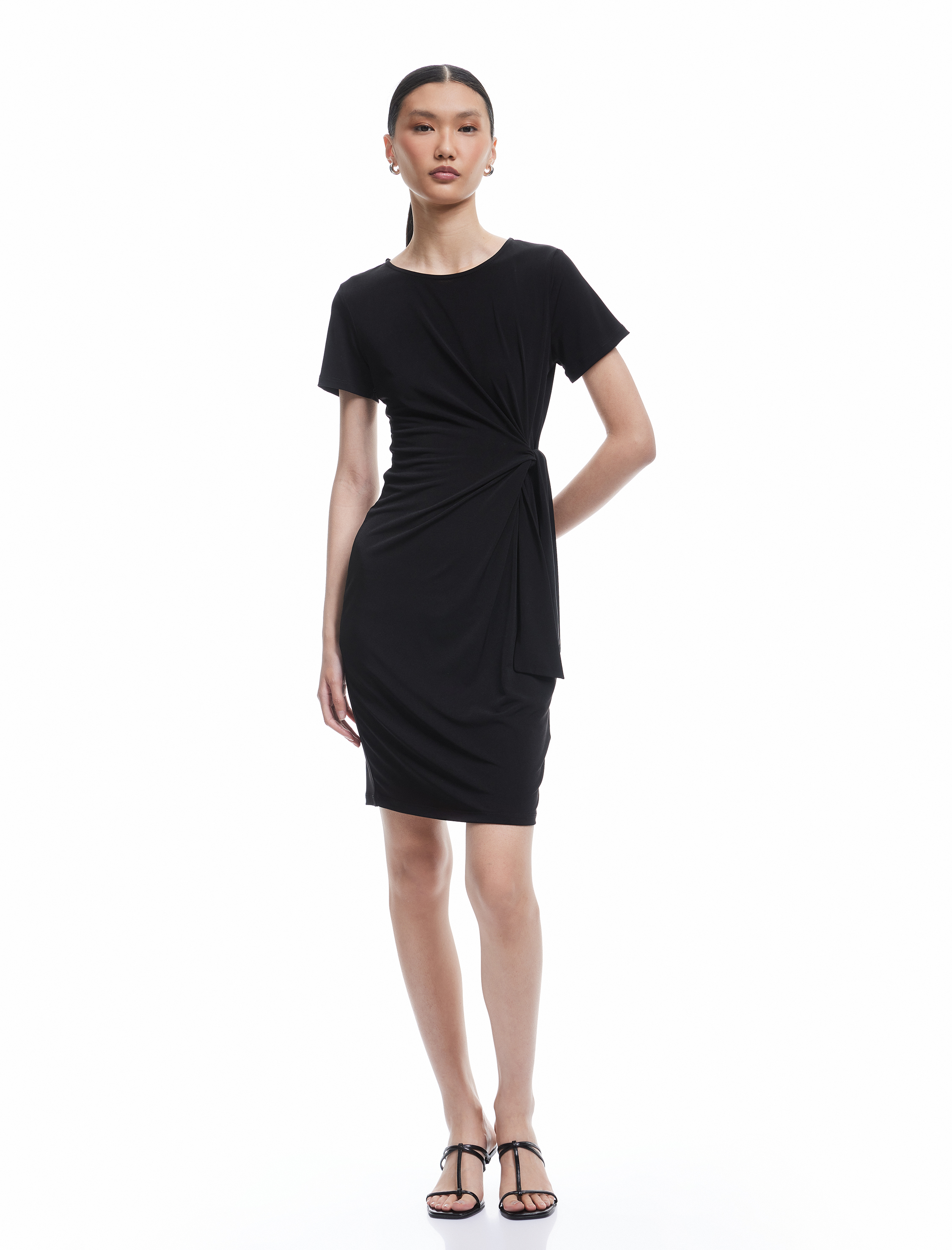   Drape Detaylı Bisiklet Yaka Krep Scuba Kumaş Kısa Kollu Elbise