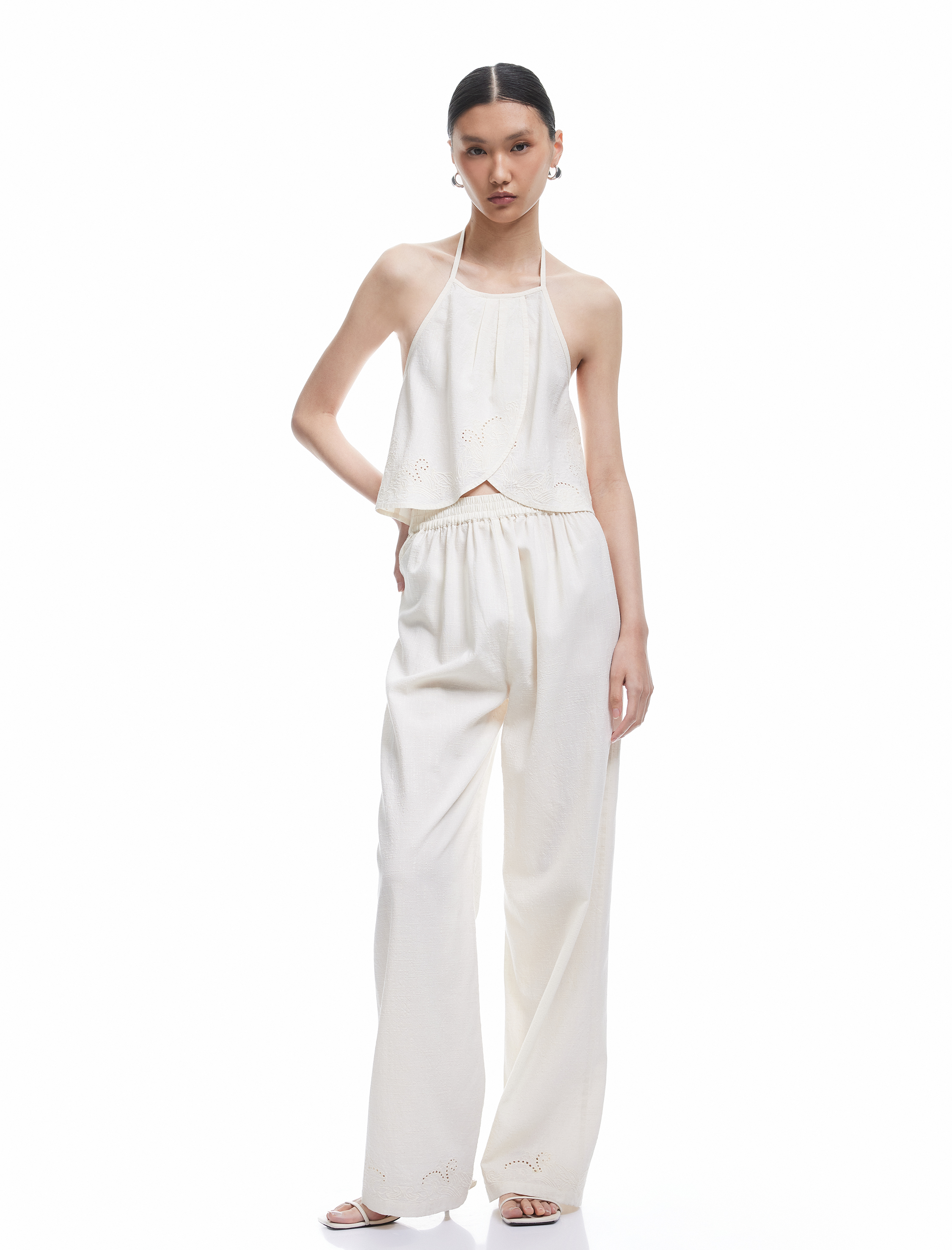   Pamuklu Boyundan Bağlamalı Fistolu Brodeli Halter Yaka Bluz