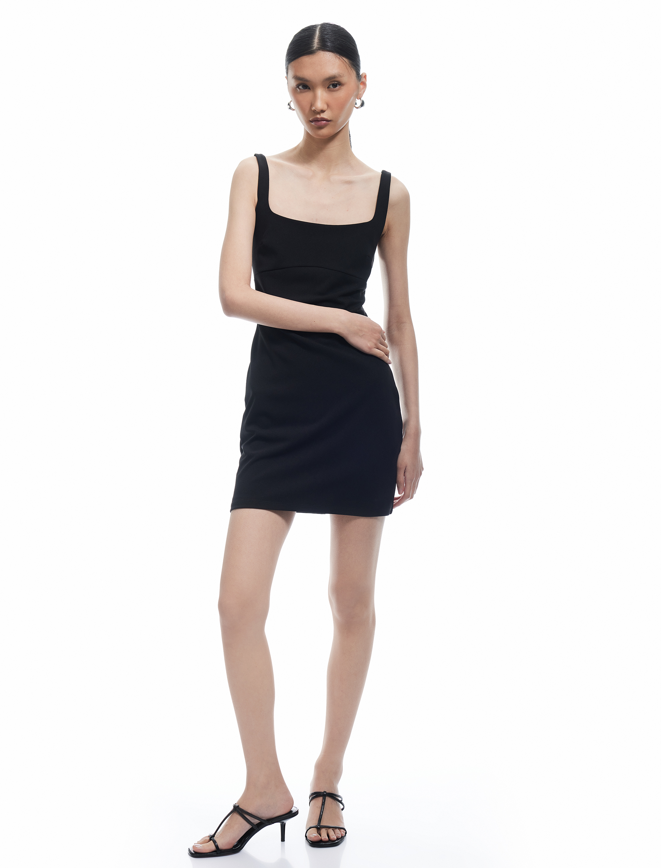   Kolsuz Slim Fit Kare Yaka Askılı Mini Elbise