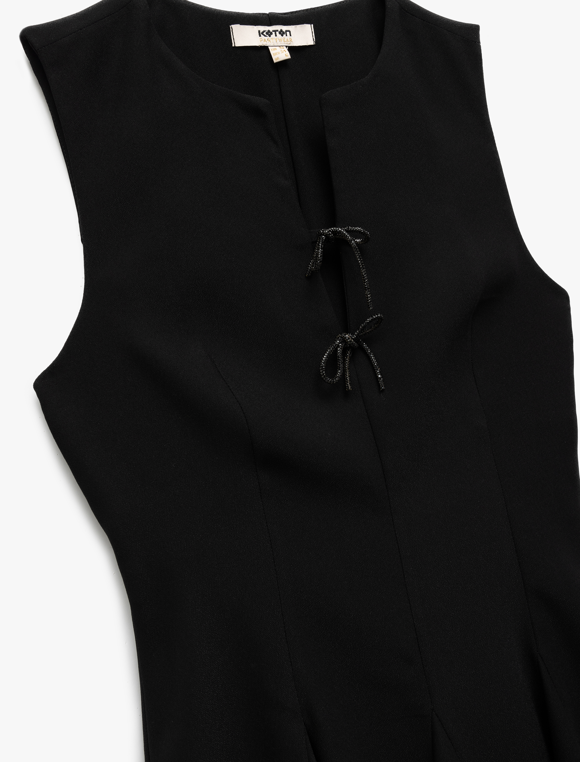   Kolsuz Bisiklet Yaka Volanlı Fiyonk Detaylı Mini Saten Elbise