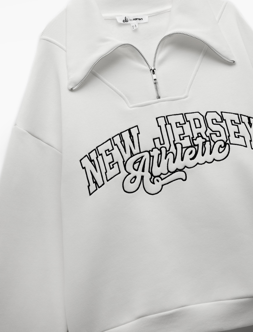   Şardonlu Uzun Kollu Yarım Fermuarlı Yaka Nakışlı Oversize Sweatshirt