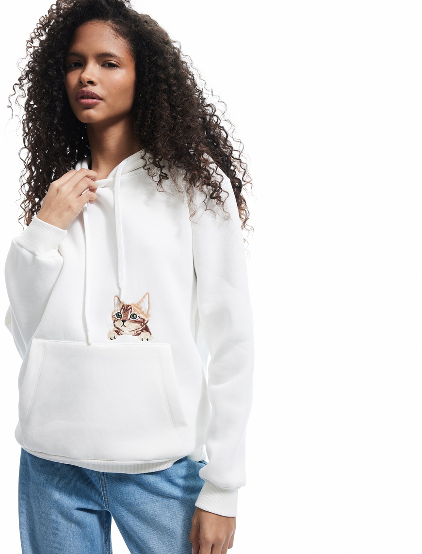   Şardonlu Uzun Kollu Kapüşonlu Kanguru Cepli Nakış Detaylı Sweatshirt