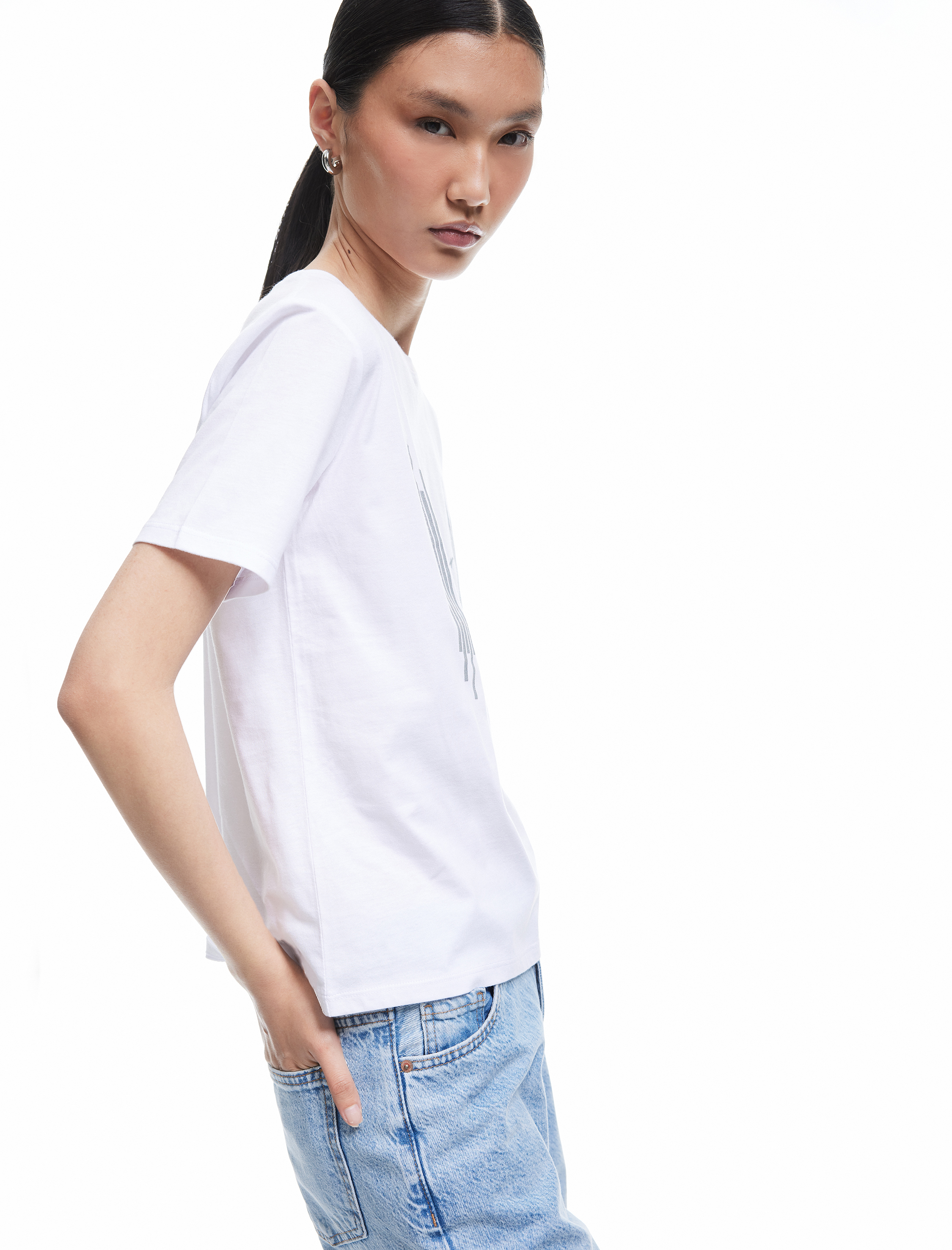   Pamuklu Bisiklet Yaka Kısa Kollu Simli Baskılı Kadın Tişört