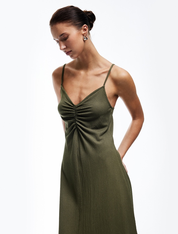  Drape Detaylı Bürümcük Kumaş İnce Askılı Midi Elbise